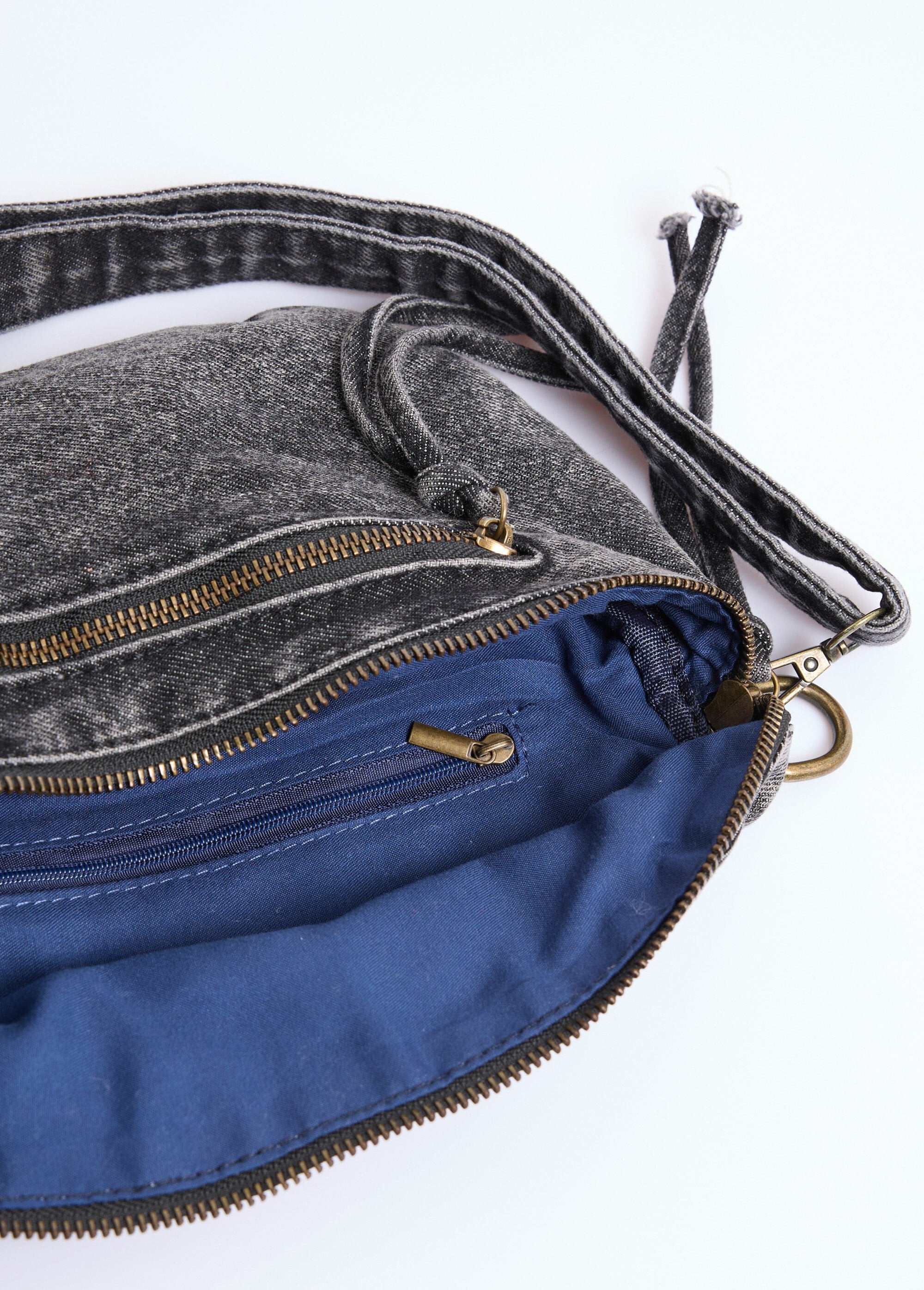 Sac_banane_zippé_en_jean_effet_used_Jean_gris_DE1_slim