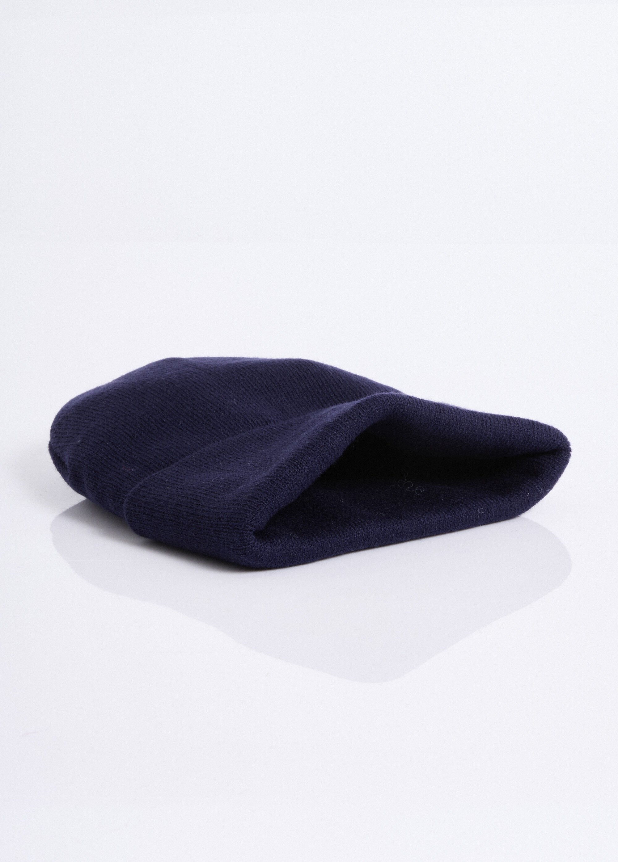 Fine_knit_hat_with_cuffs_Marine_DE1_slim