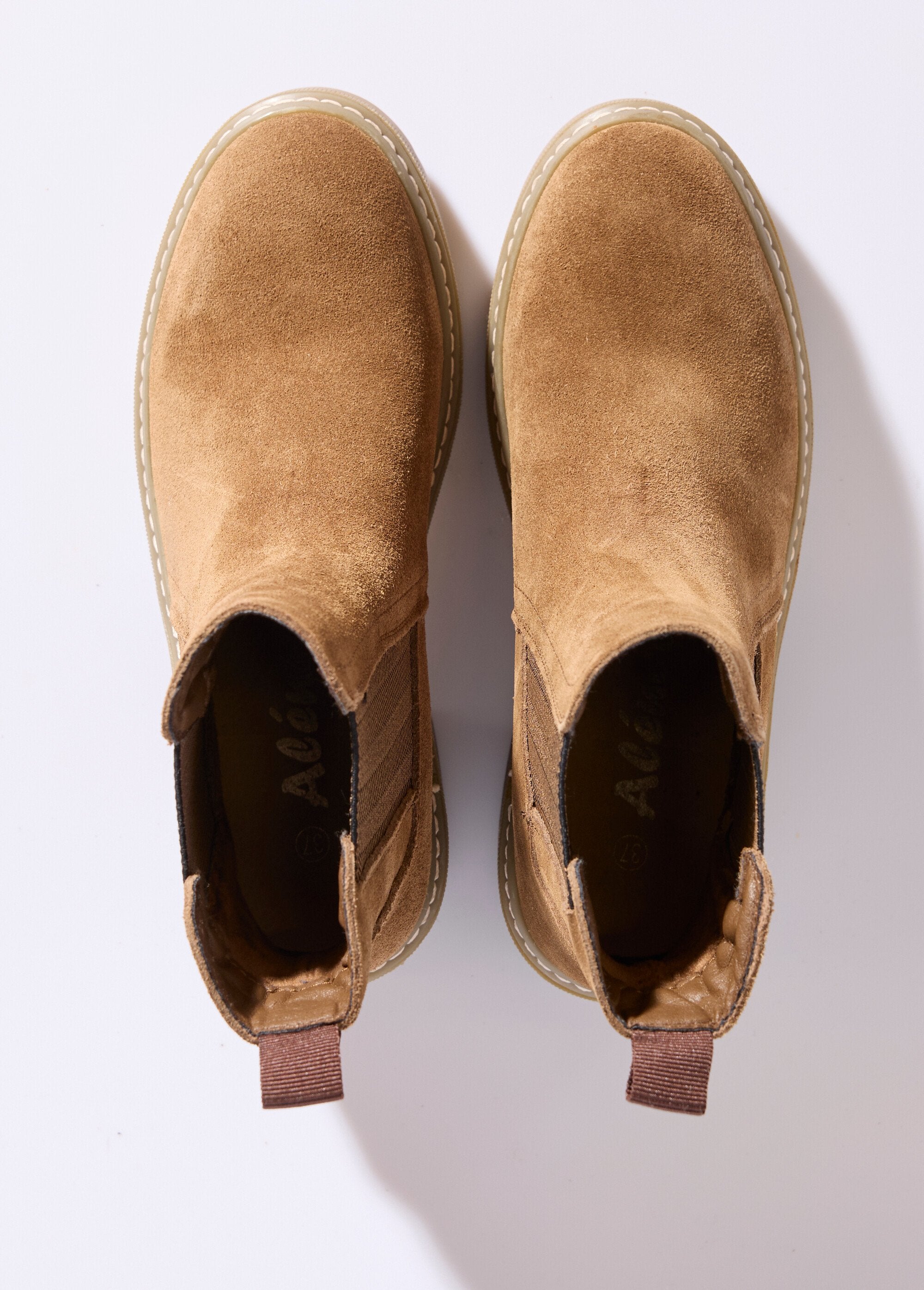 Fancy_elastic_Chelsea_boots_camel_OV1_slim