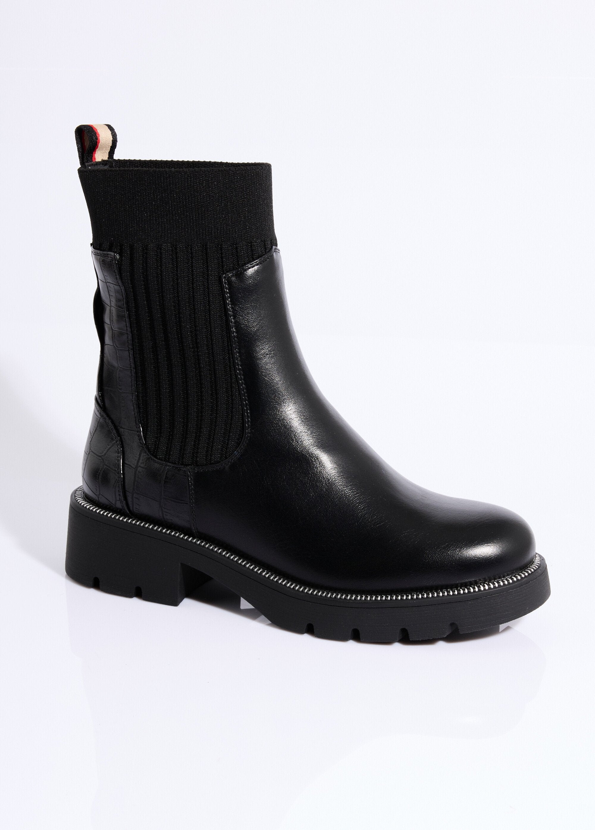 High_notched_sock-style_boots_Black_FA1_slim