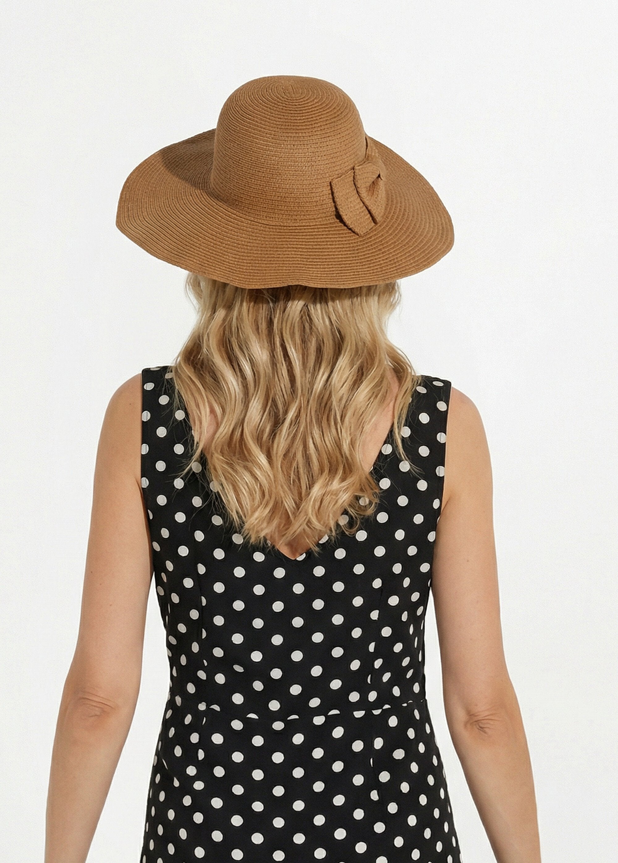 Straw_hat_with_a_fancy_bow_Beige_DO1_slim