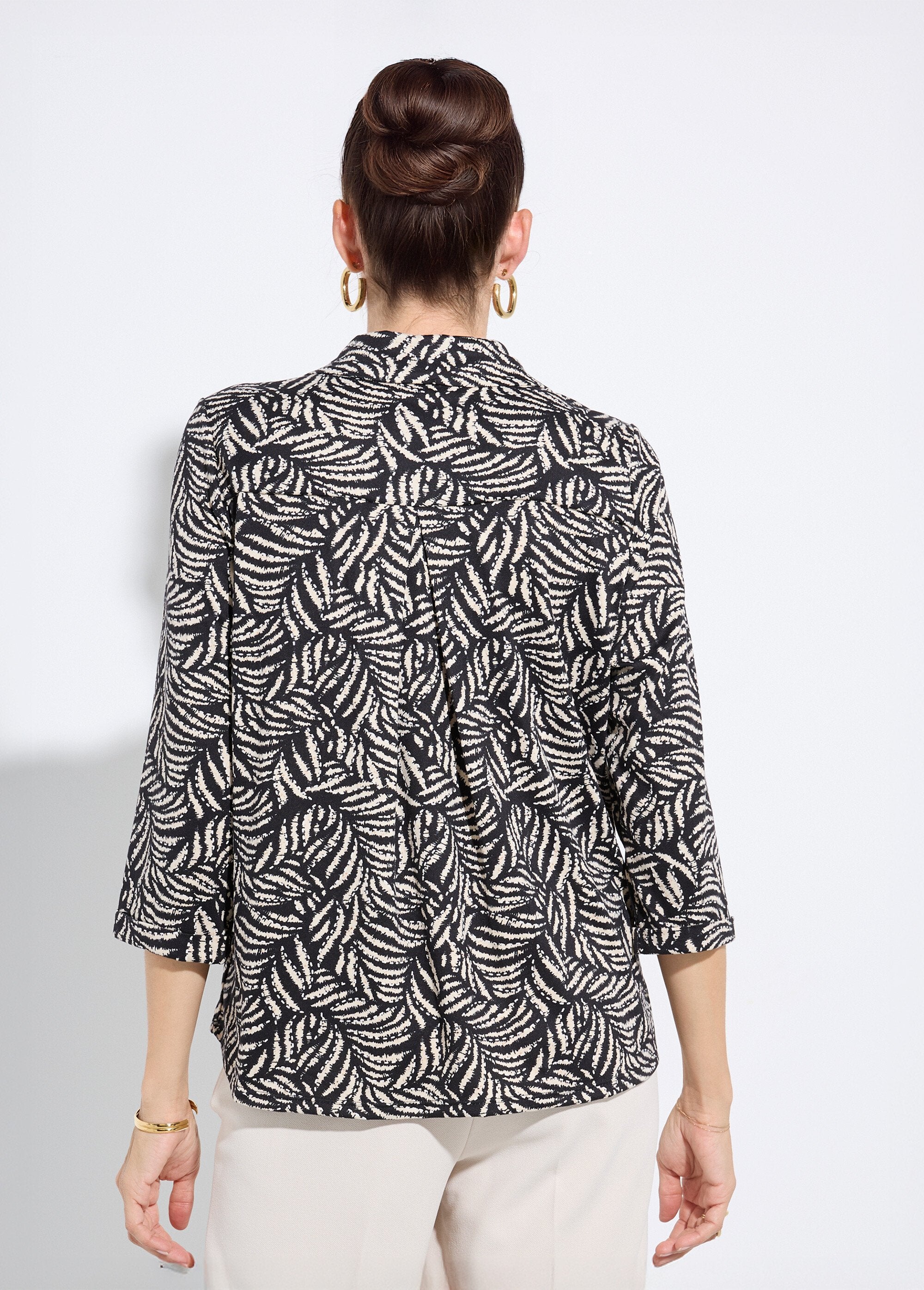 Flowing_foliage_blouse_with_tailored_collar_Black_and_ecru_DO1_slim