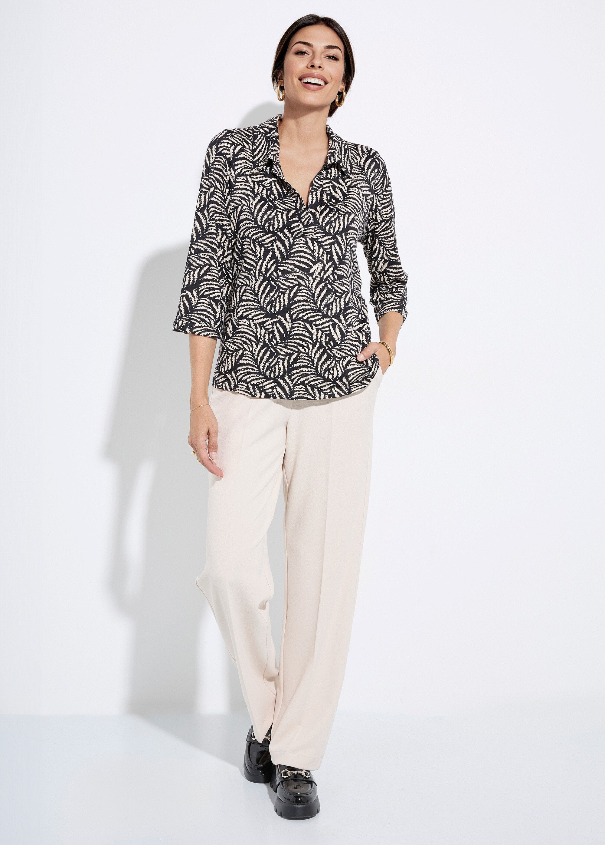 Flowing_foliage_blouse_with_tailored_collar_Black_and_ecru_SF1_slim