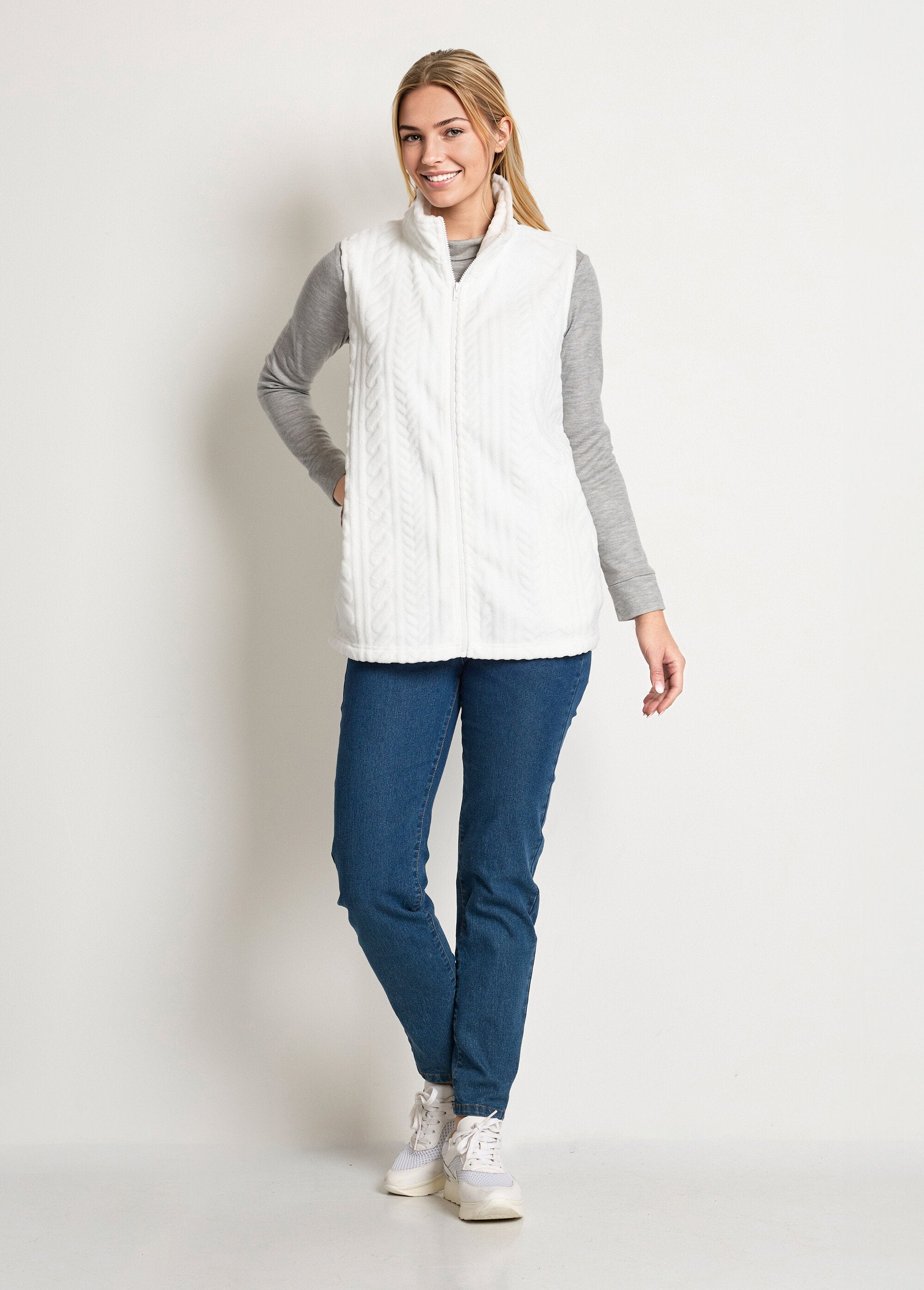 Sleeveless_zipped_fleece_vest_with_plush_feel_White_SF1_slim