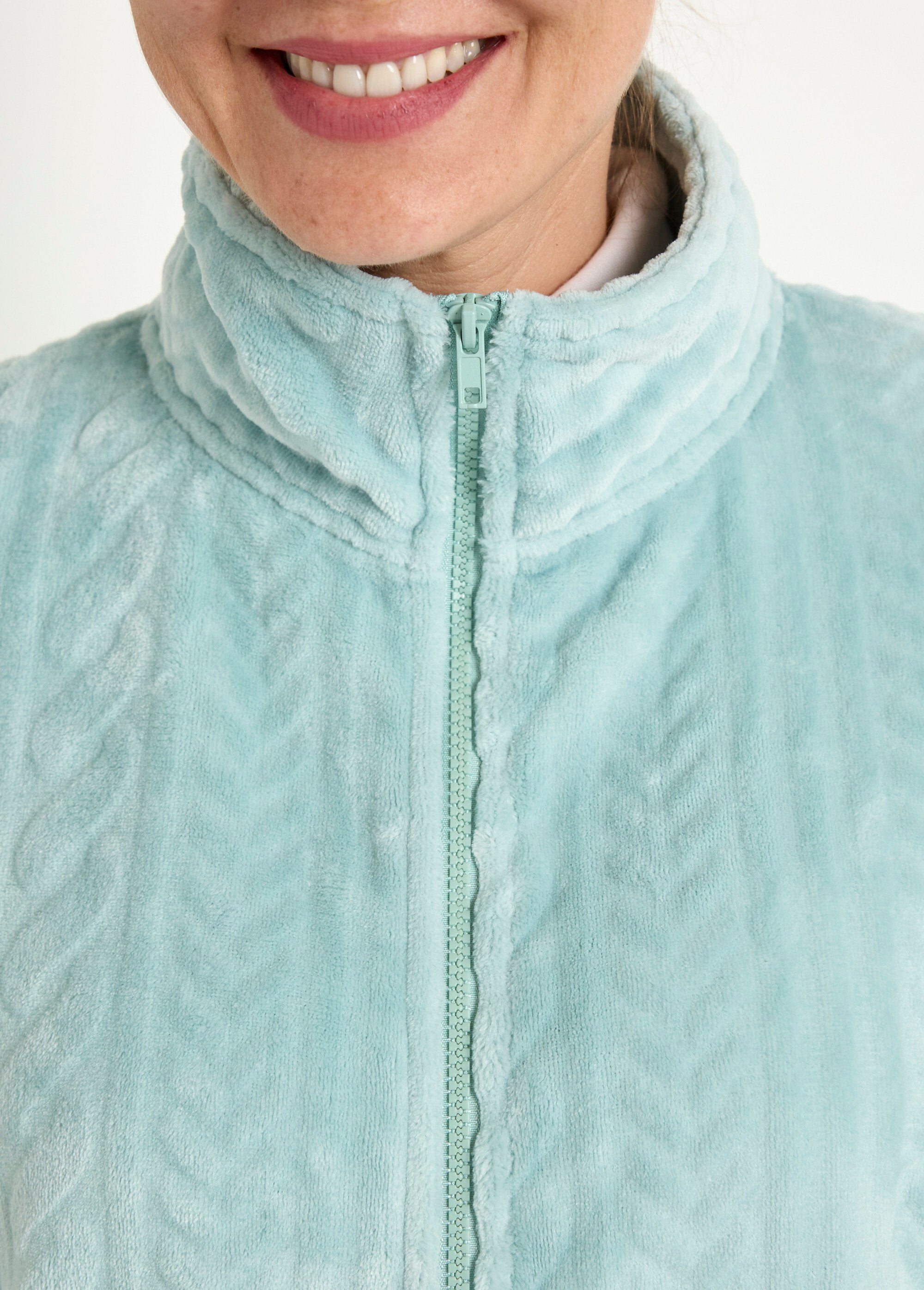 Sleeveless_zipped_fleece_vest_with_plush_feel_Green_DE2_slim