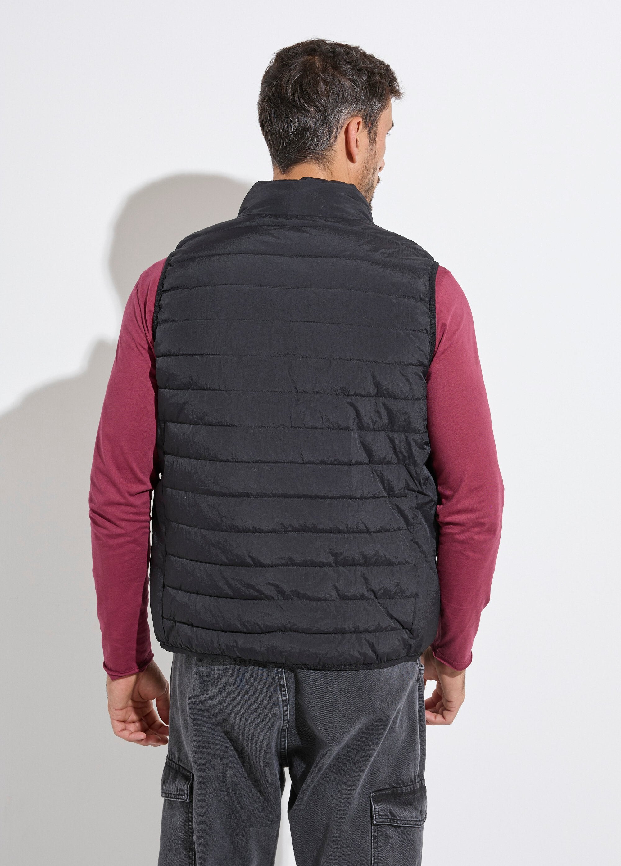 Sleeveless_quilted_down_jacket_Black_DO1_slim
