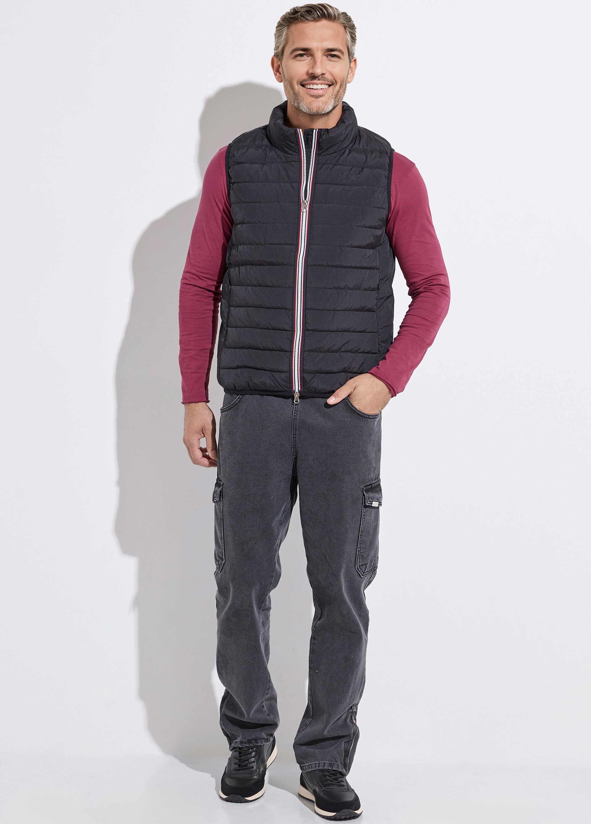 Sleeveless_quilted_down_jacket_Black_SF1_slim