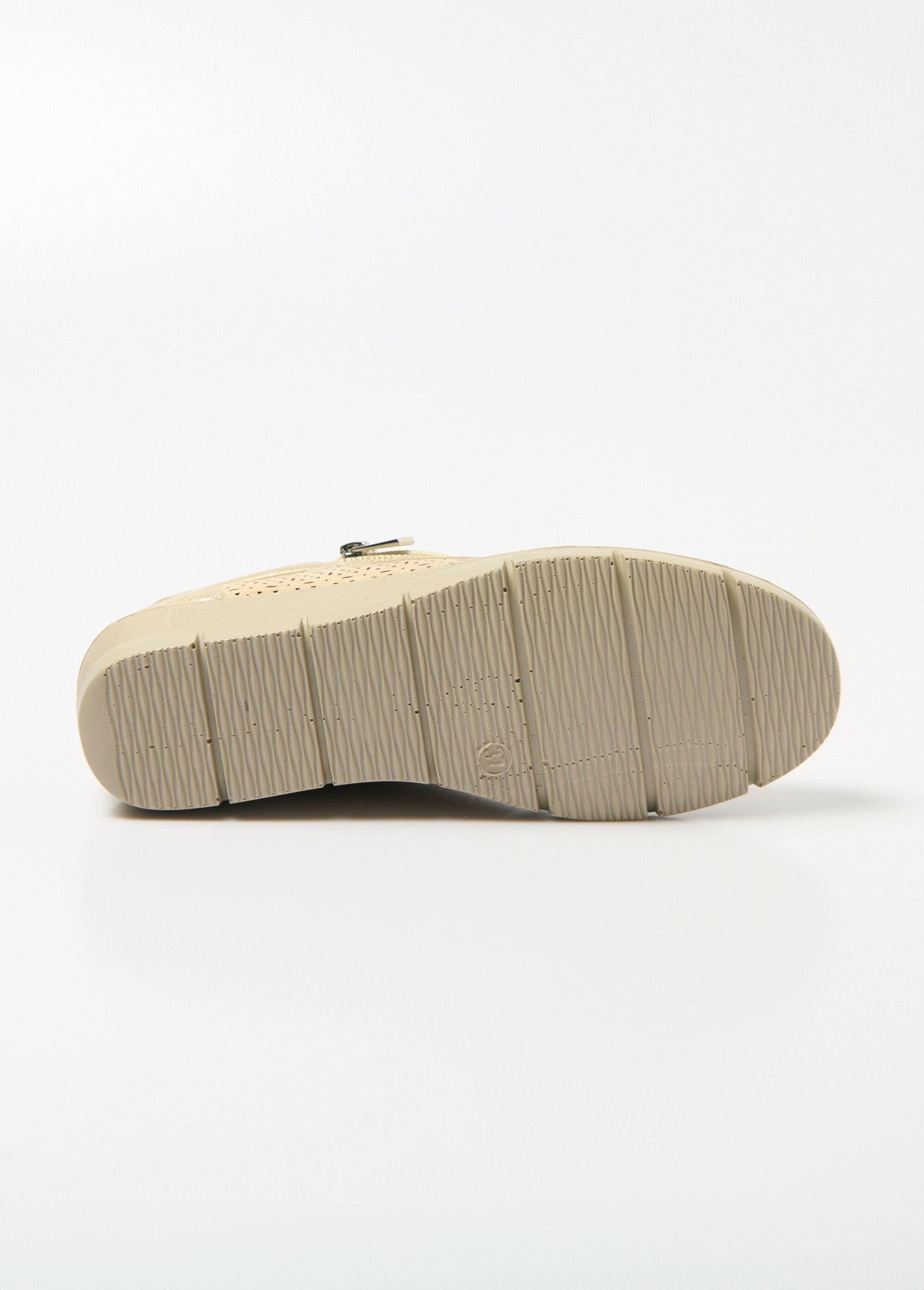 Comfort_width_zipped_sneakers_Golden_UN1_slim