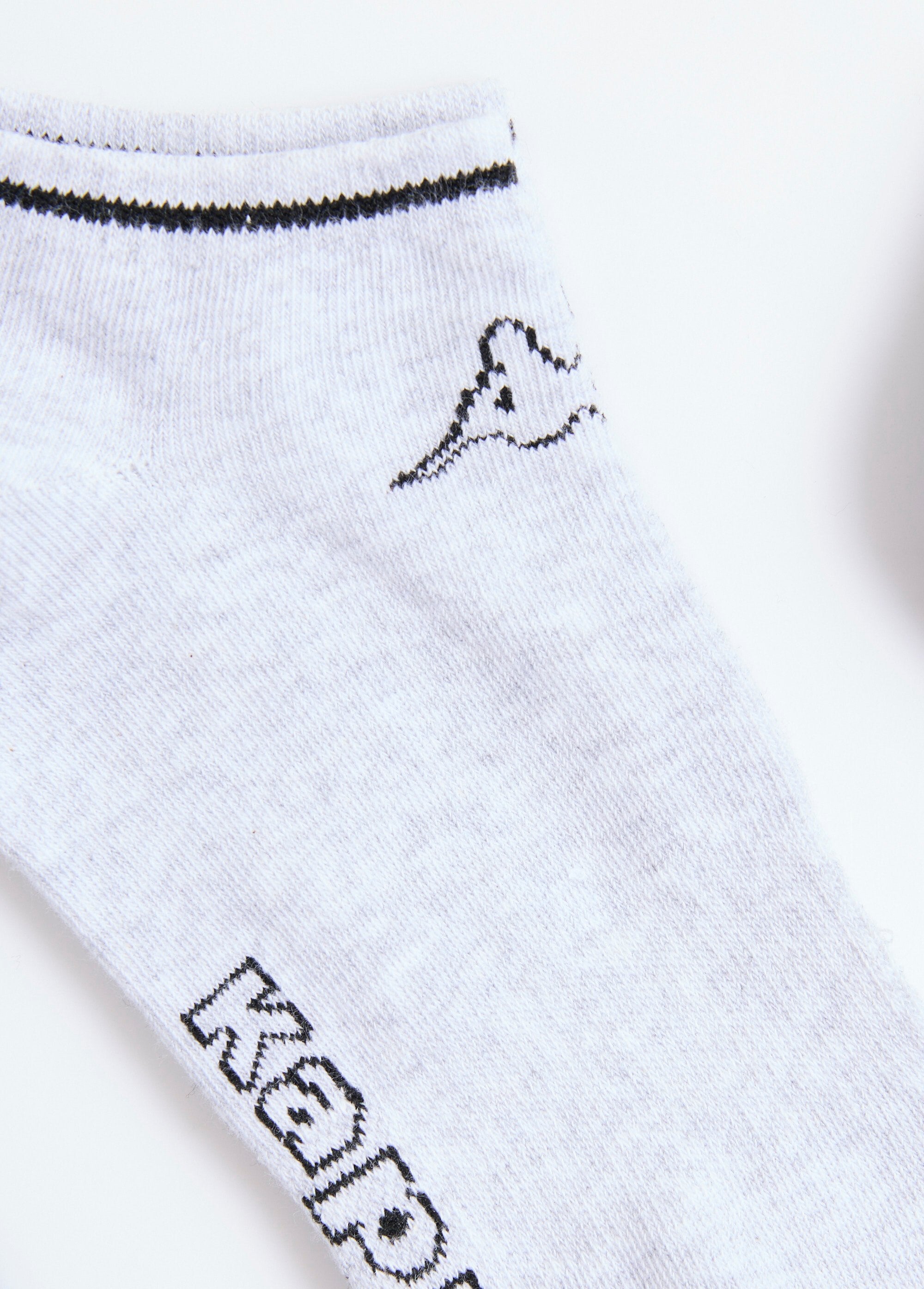 Pack_of_3_assorted_model_socks_Black_matching_DE3_slim