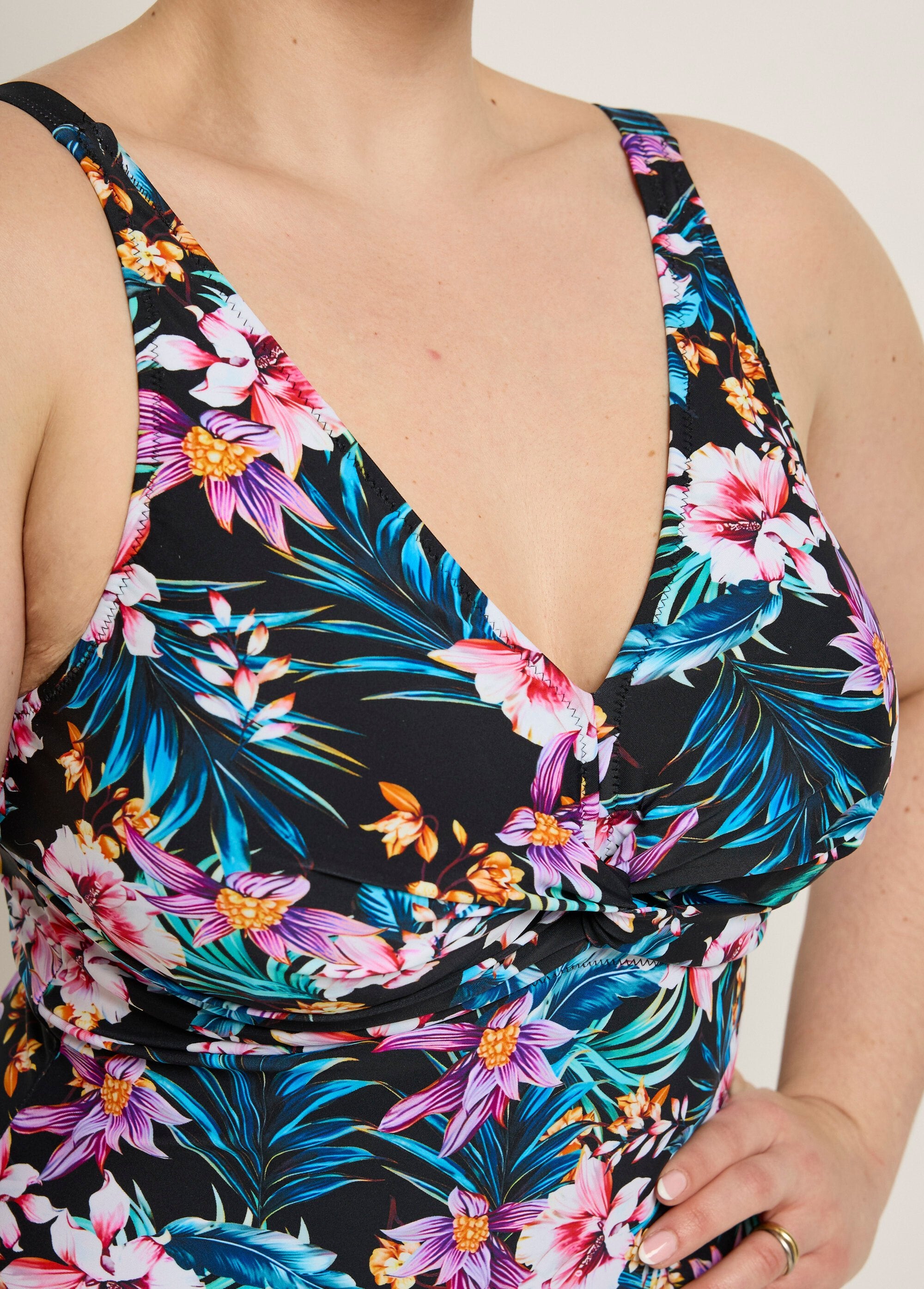 Exotic_1-piece_draped_swimsuit_Black_prints_DE1_curvy