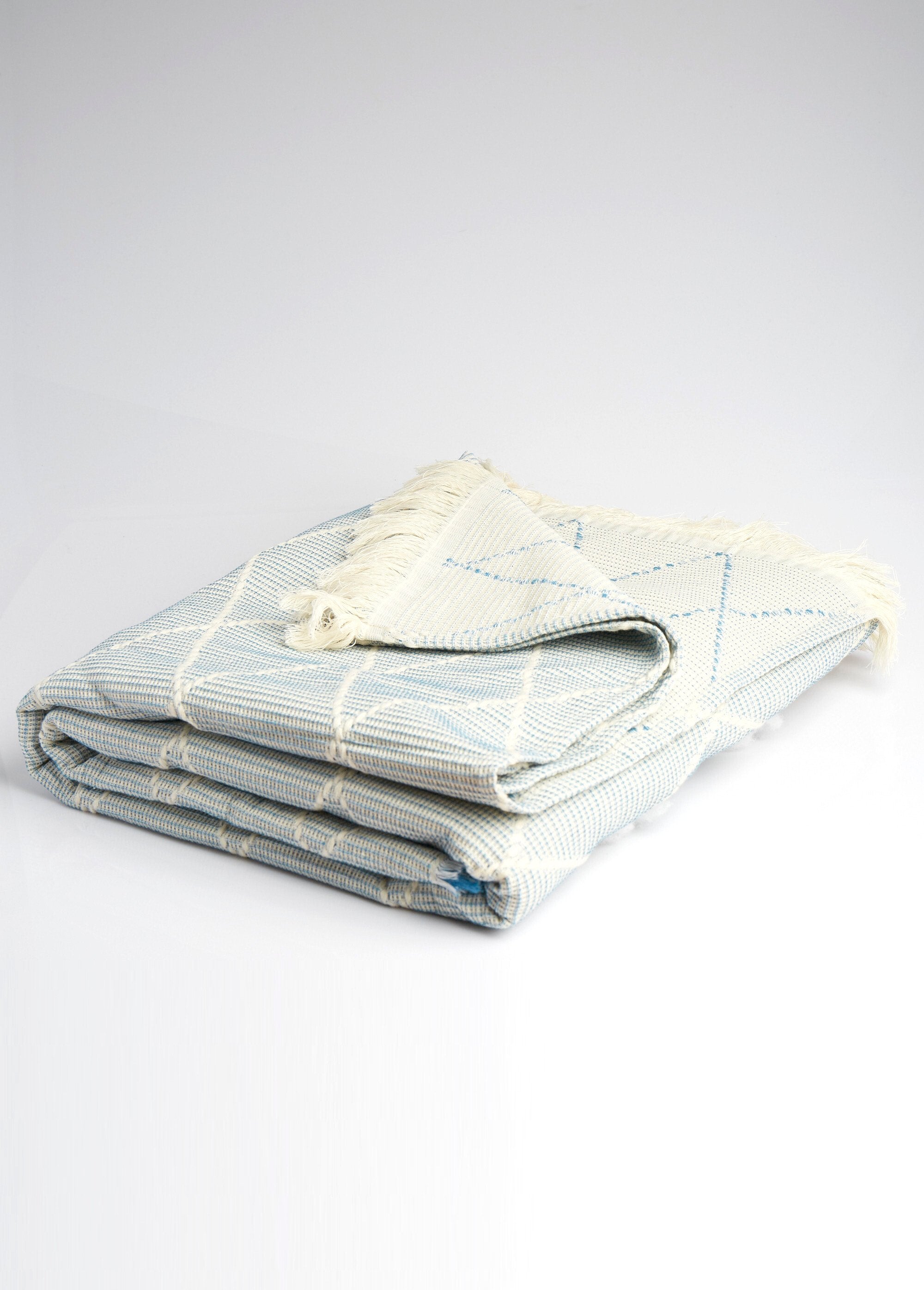 Textured_cotton_diamond_pattern_throw_Blue_FA1_slim