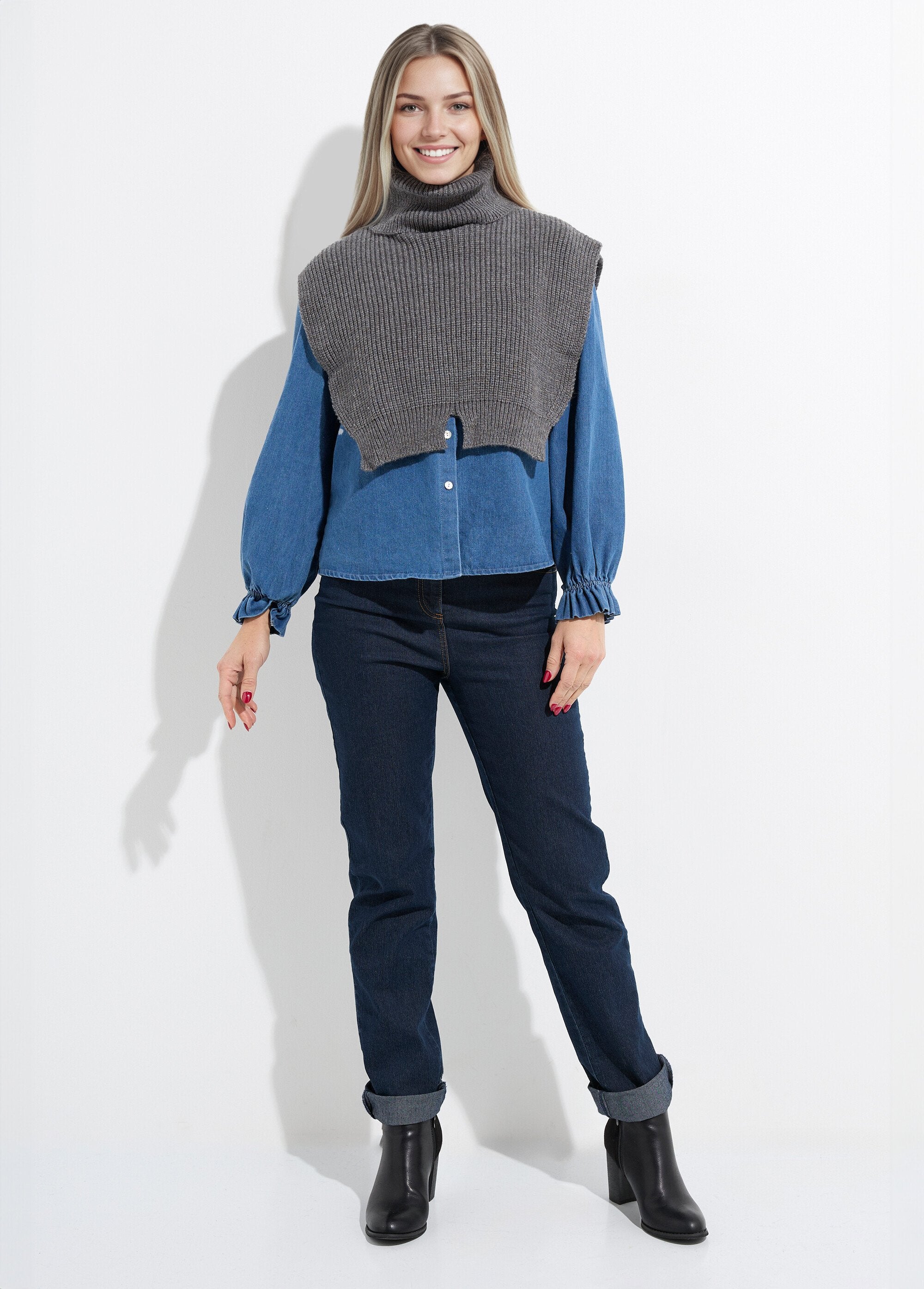 Warm_knitted_turtleneck_bib_Gray_SF1_slim