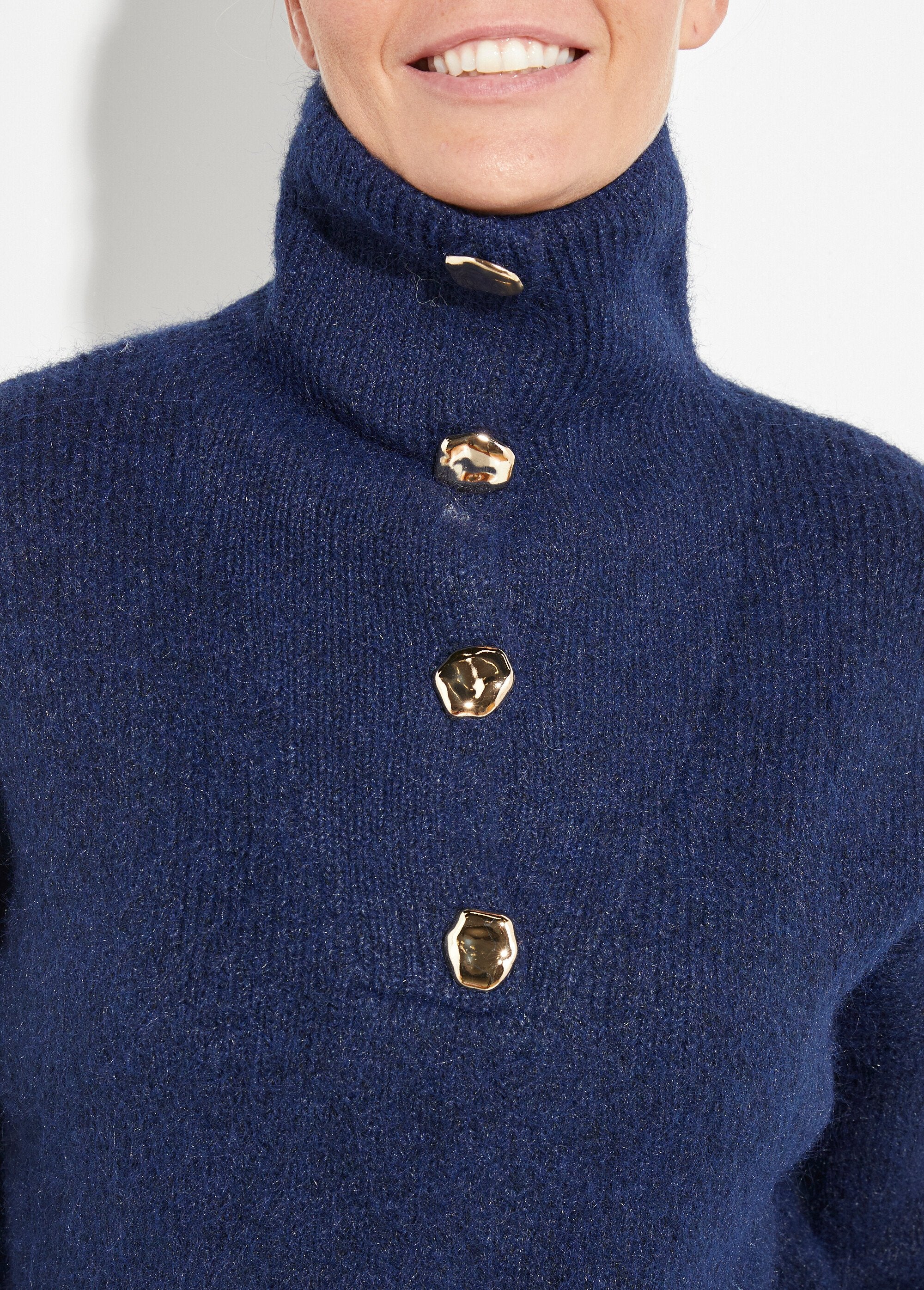 Trucker_sweater_with_wool_and_metal_buttons_Marine_DE1_slim