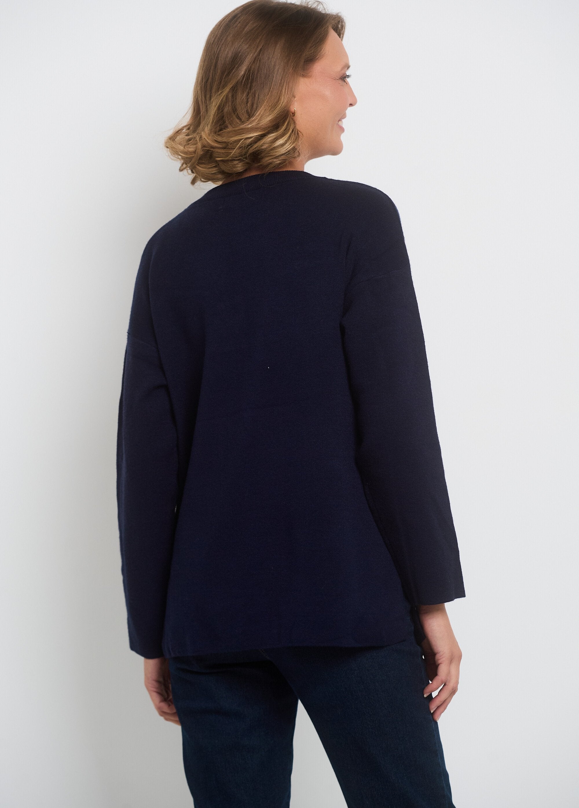 Round_neck_sweater_with_floral_appliqué_pattern_Marine_DO1_slim