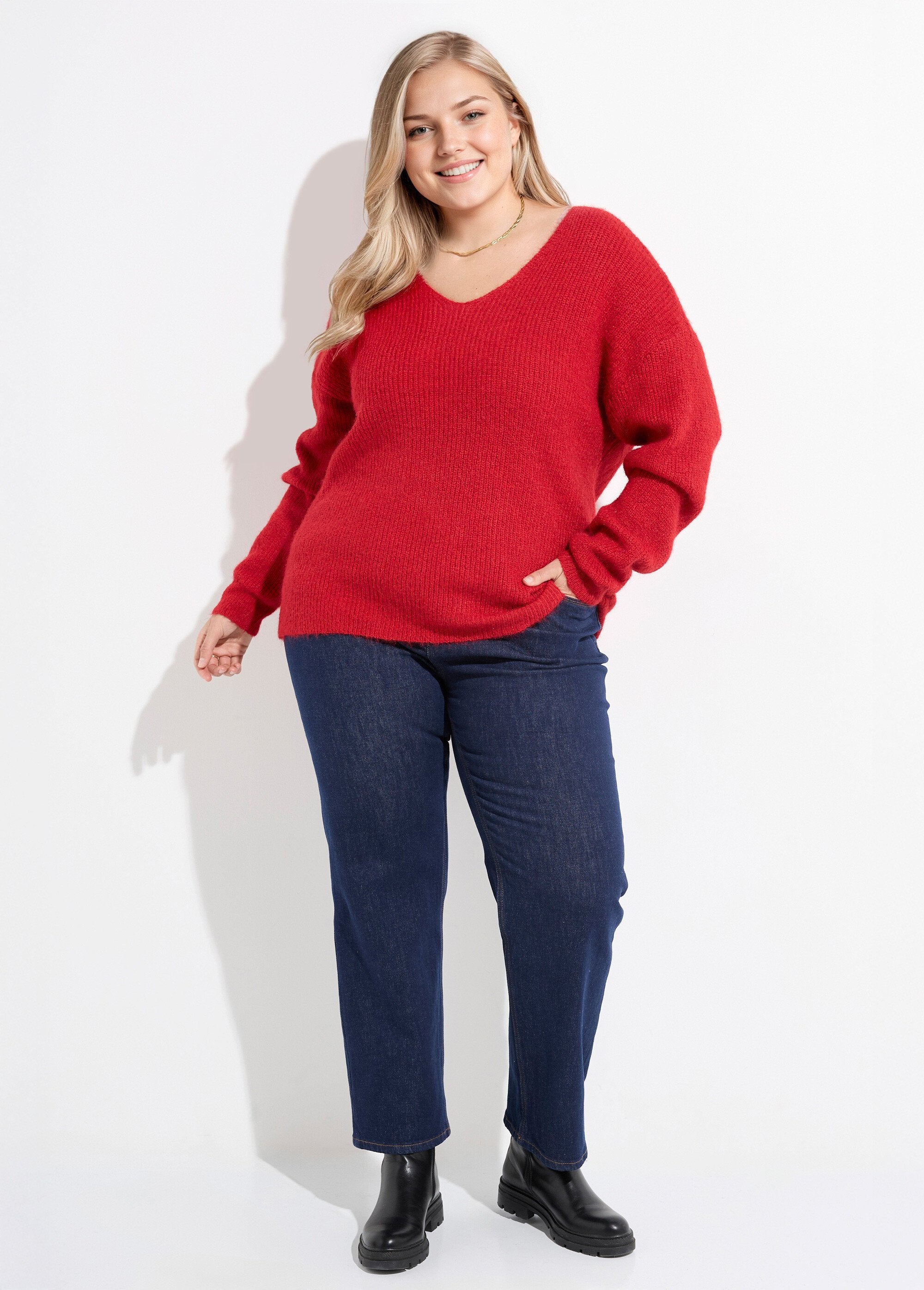 Warm_V-neck_sweater_in_fluffy_wool_knit_Red_SF1_curvy