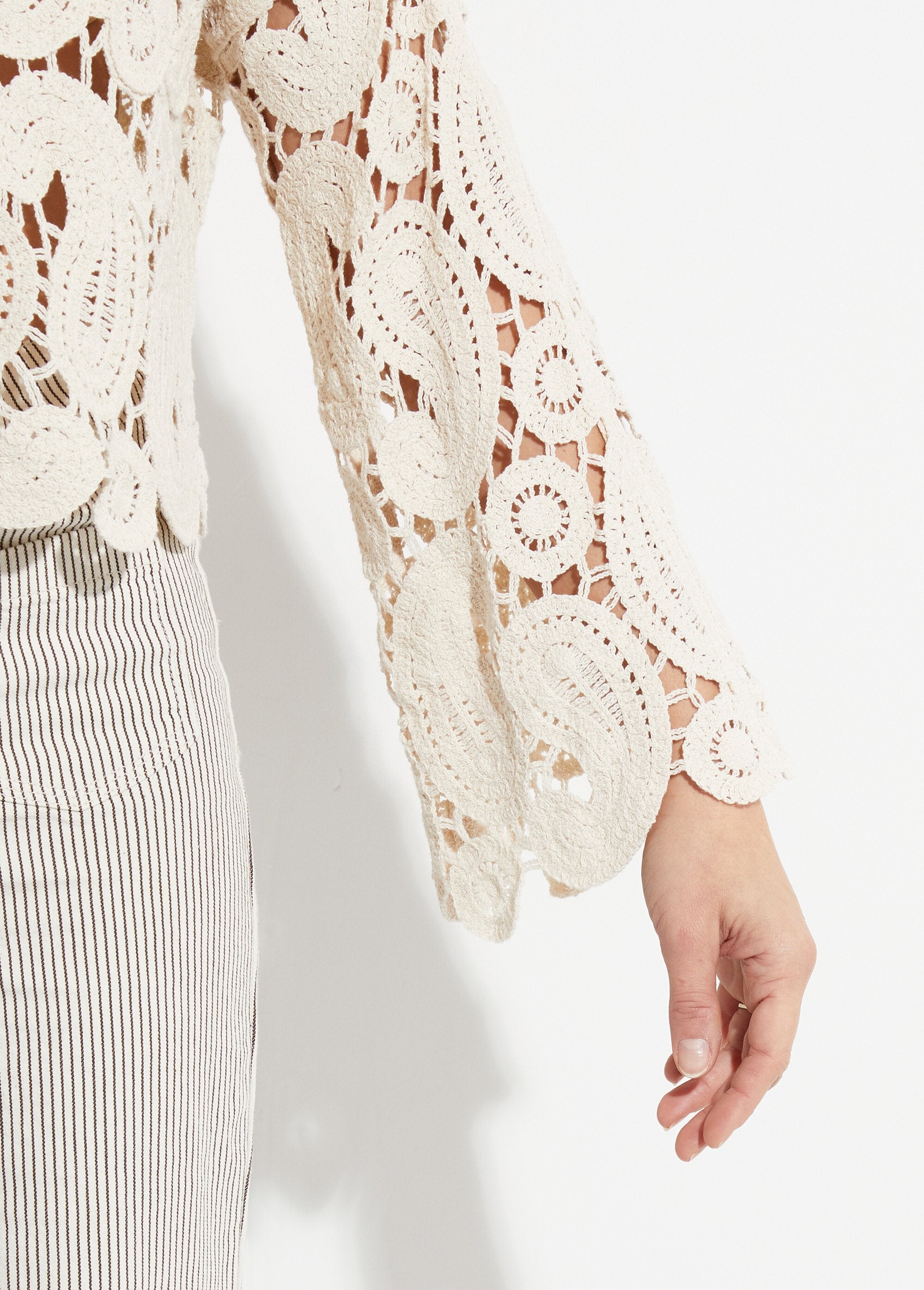 Short,_openwork_crochet_sweater_with_a_round_neck_Ecru_DE2_slim