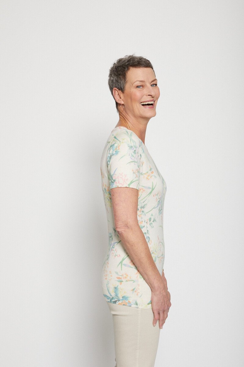 Floral_print_short_sleeve_sweater_Beige_and_green_DR1_slim