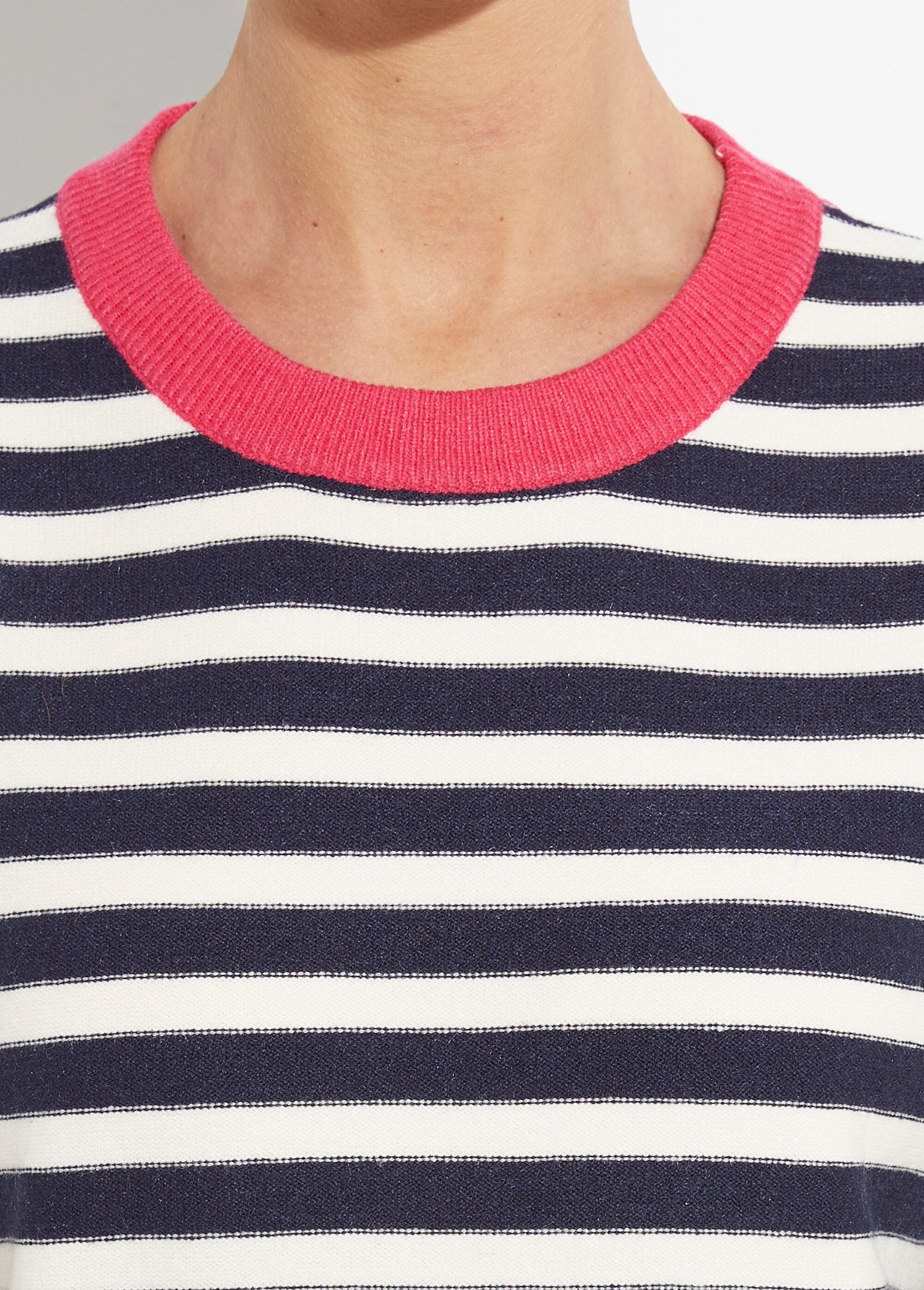 Fancy_striped_long-sleeved_sweater_Navy_and_ecru_DE2_slim