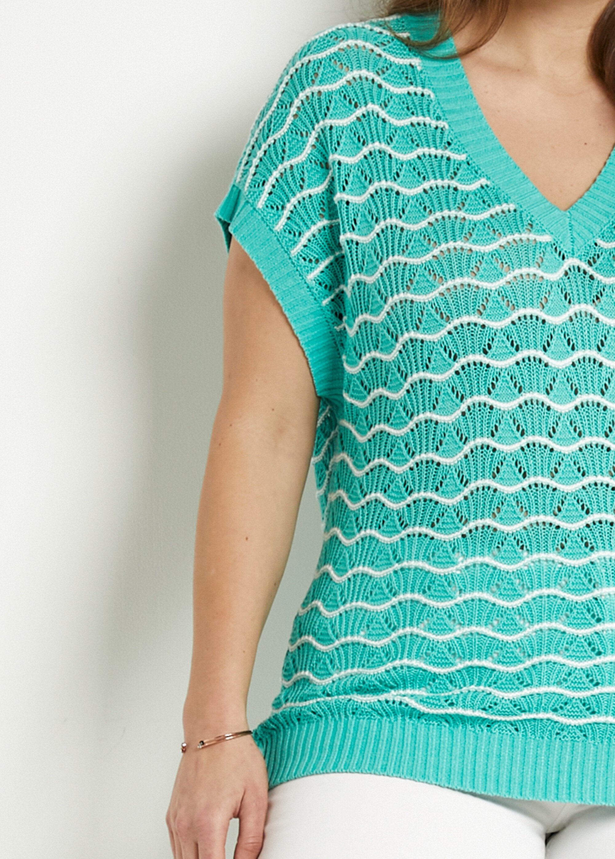 Two-tone_openwork_V-neck_sleeveless_sweater_Mint_and_ecru_DE1_curvy