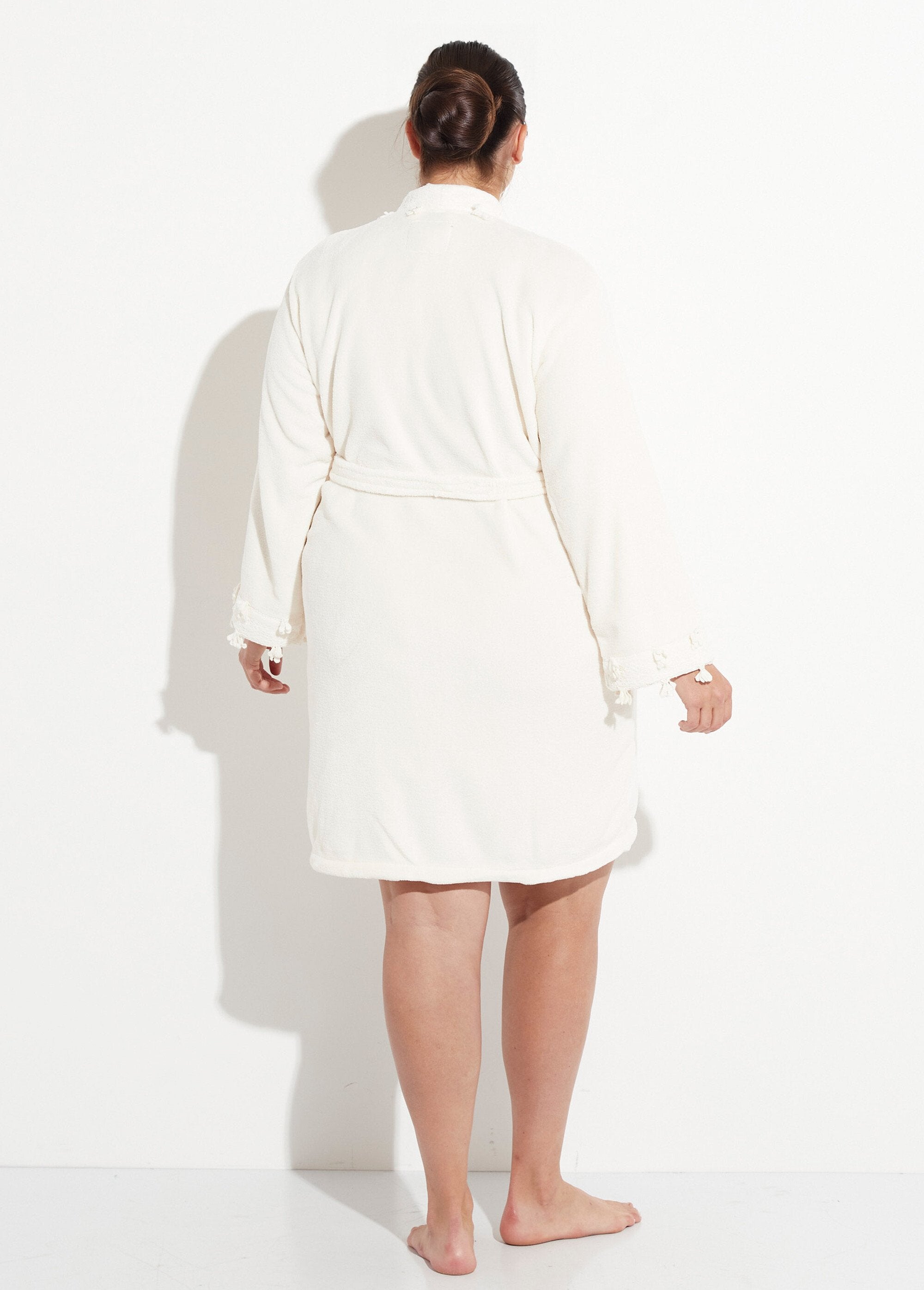 Lace-edged_fleece_dressing_gown_Ecru_DO1_curvy