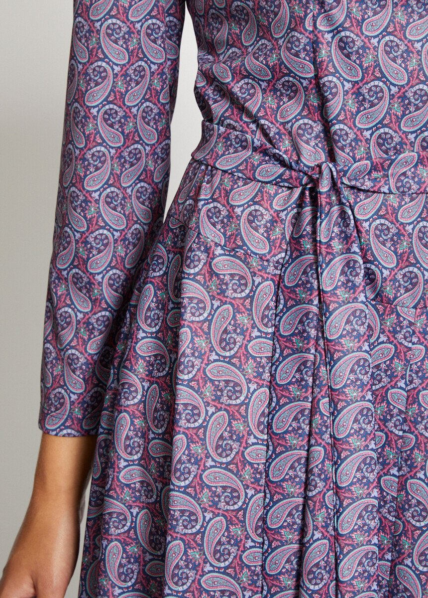 Wrap-effect_crossover_neckline_dress_Blue_and_plum_DE2_slim