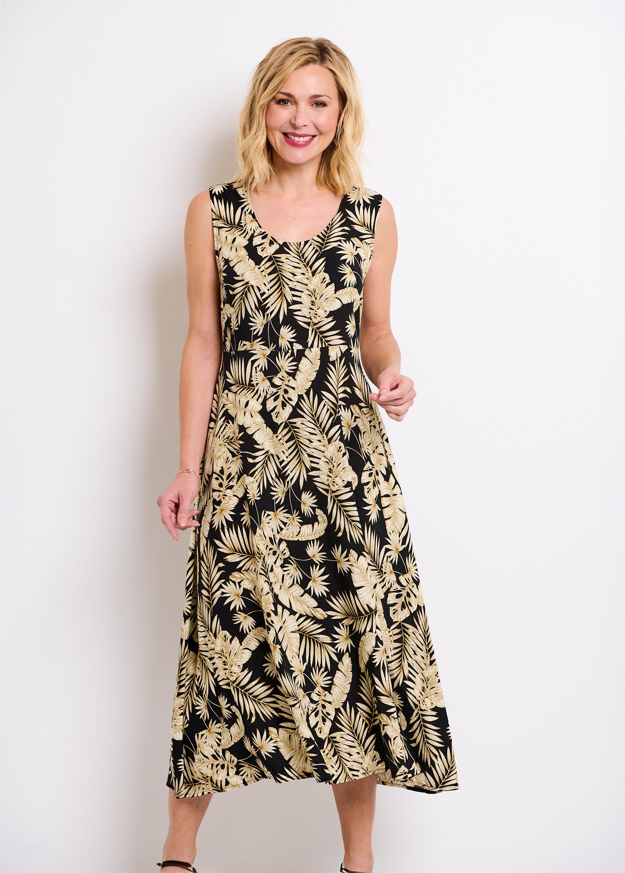 Sleeveless_flared_long_dress_with_foliage_print_Black_and_ecru_FA1_slim