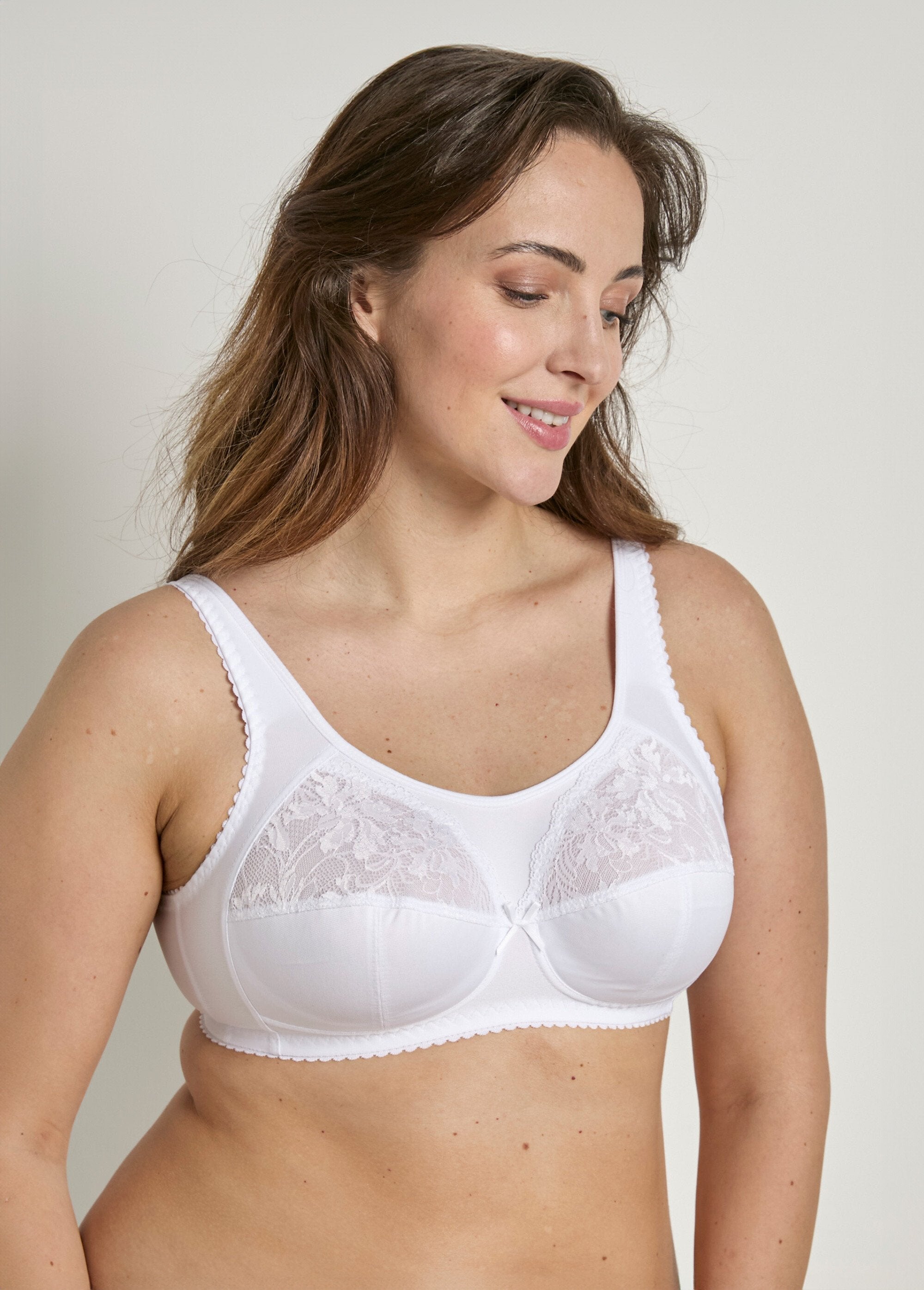 Full_coverage_lace_Non-wired_bra_White_FA1_curvy