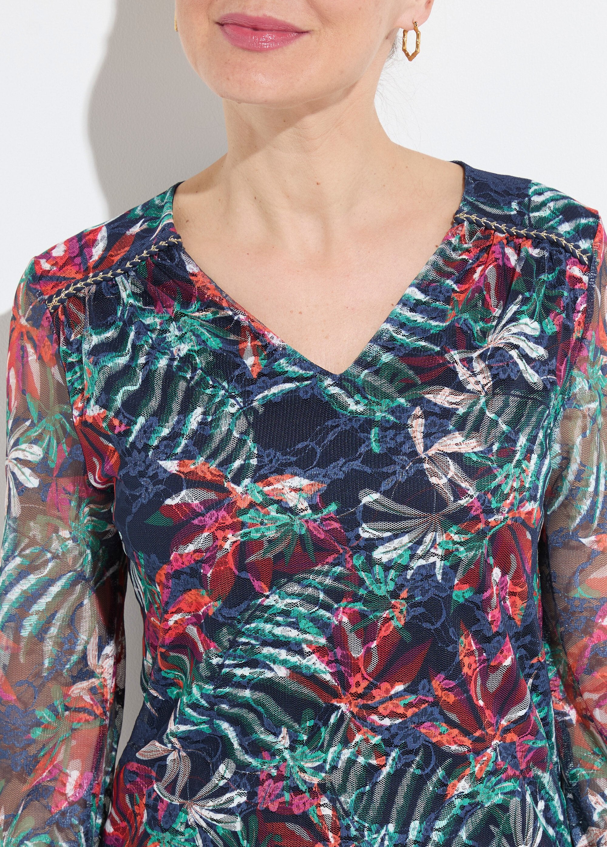 Printed_lace_V-neck_T-shirt_Navy_and_orange_DE1_slim