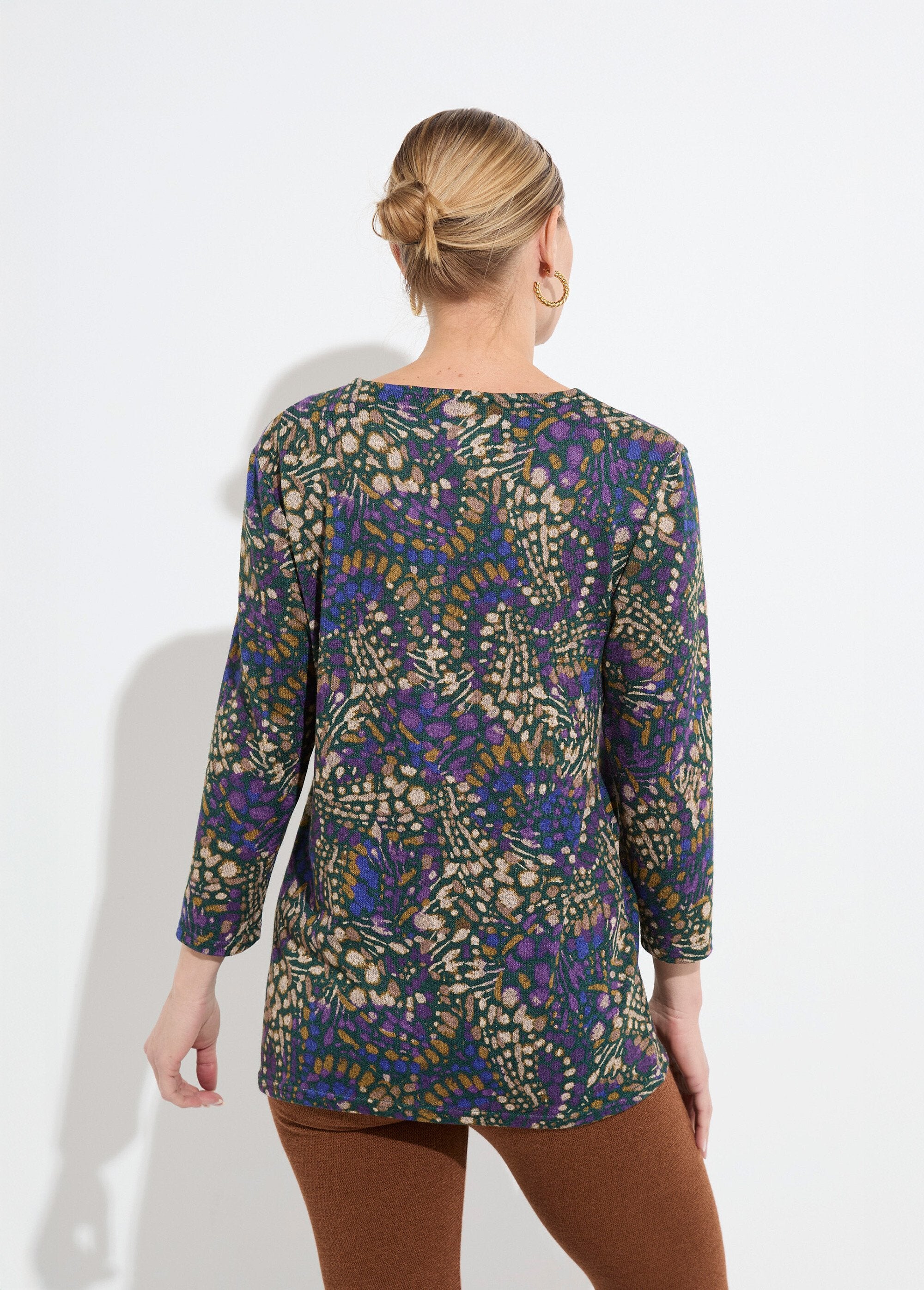 Long_flared_t-shirt_with_3/4_sleeves_and_tachist_print_Purple_and_beige_DO1_slim