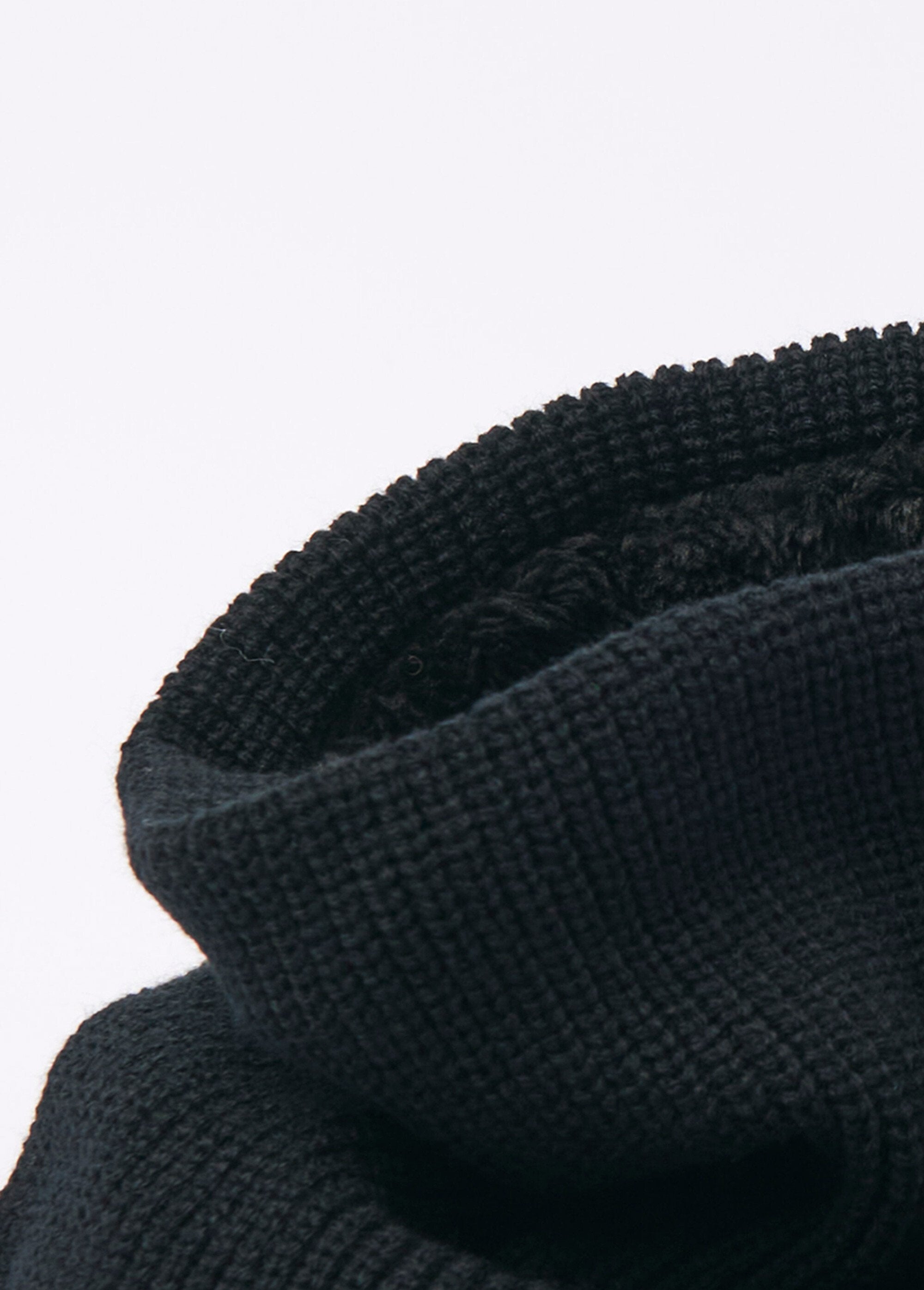 Ribbed_knit_and_fleece_neck_warmer_Black_DE2_slim