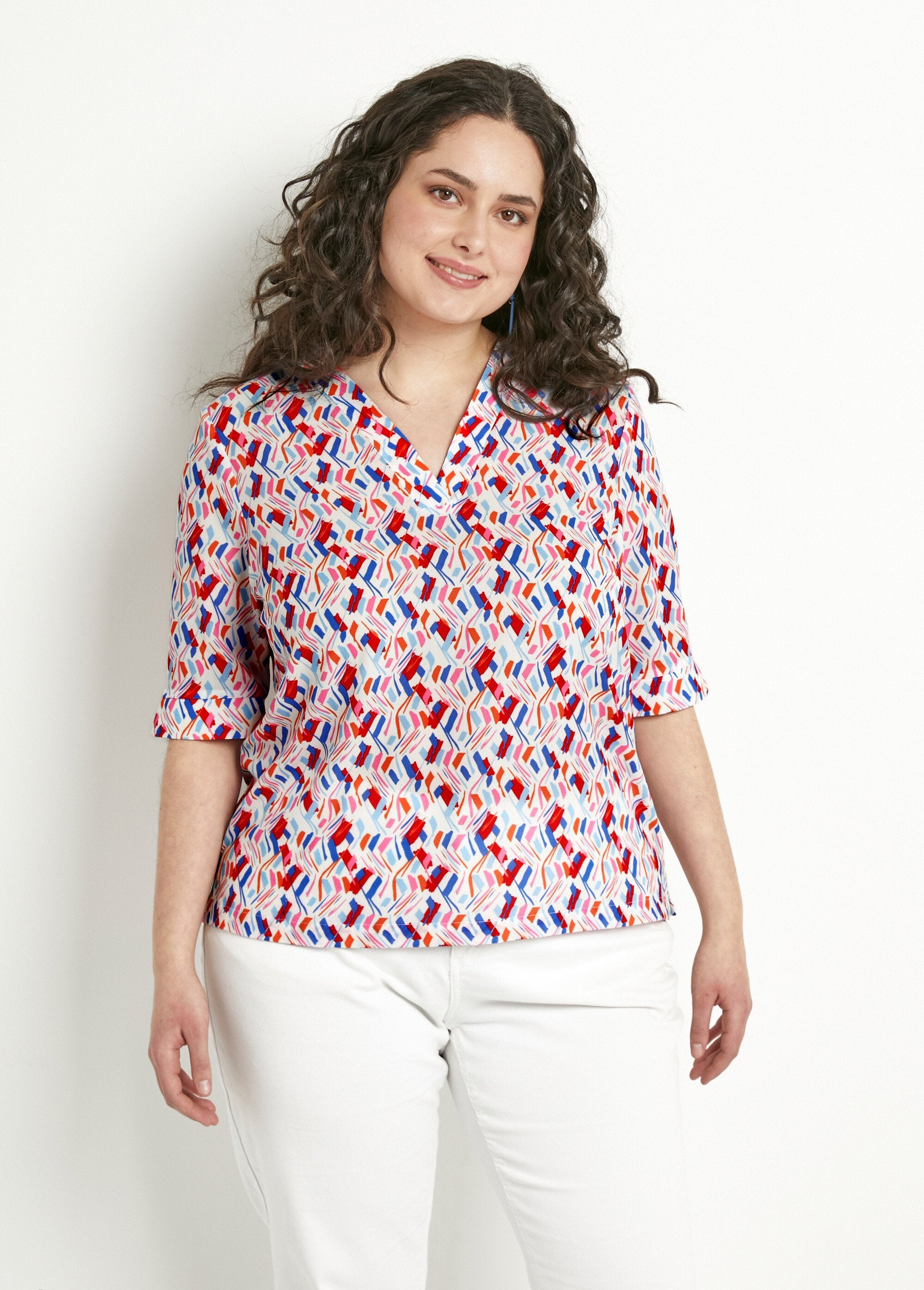 Straight_V-neck_tunic_with_short_printed_sleeves_Blue_and_pink_FA1_curvy