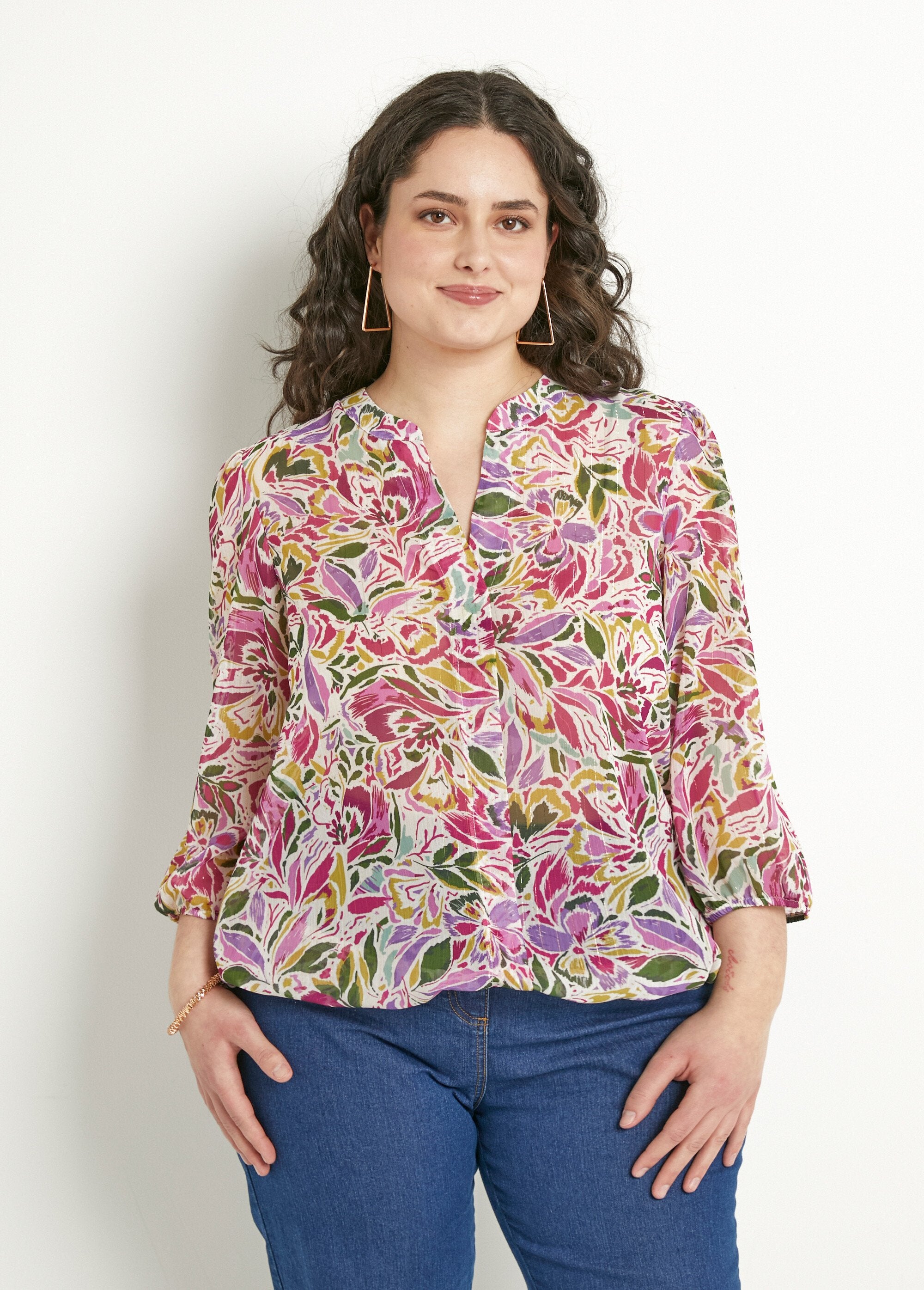 Long_tunic_with_V-neck_and_shiny_floral_voile_Multicolor_FA1_curvy