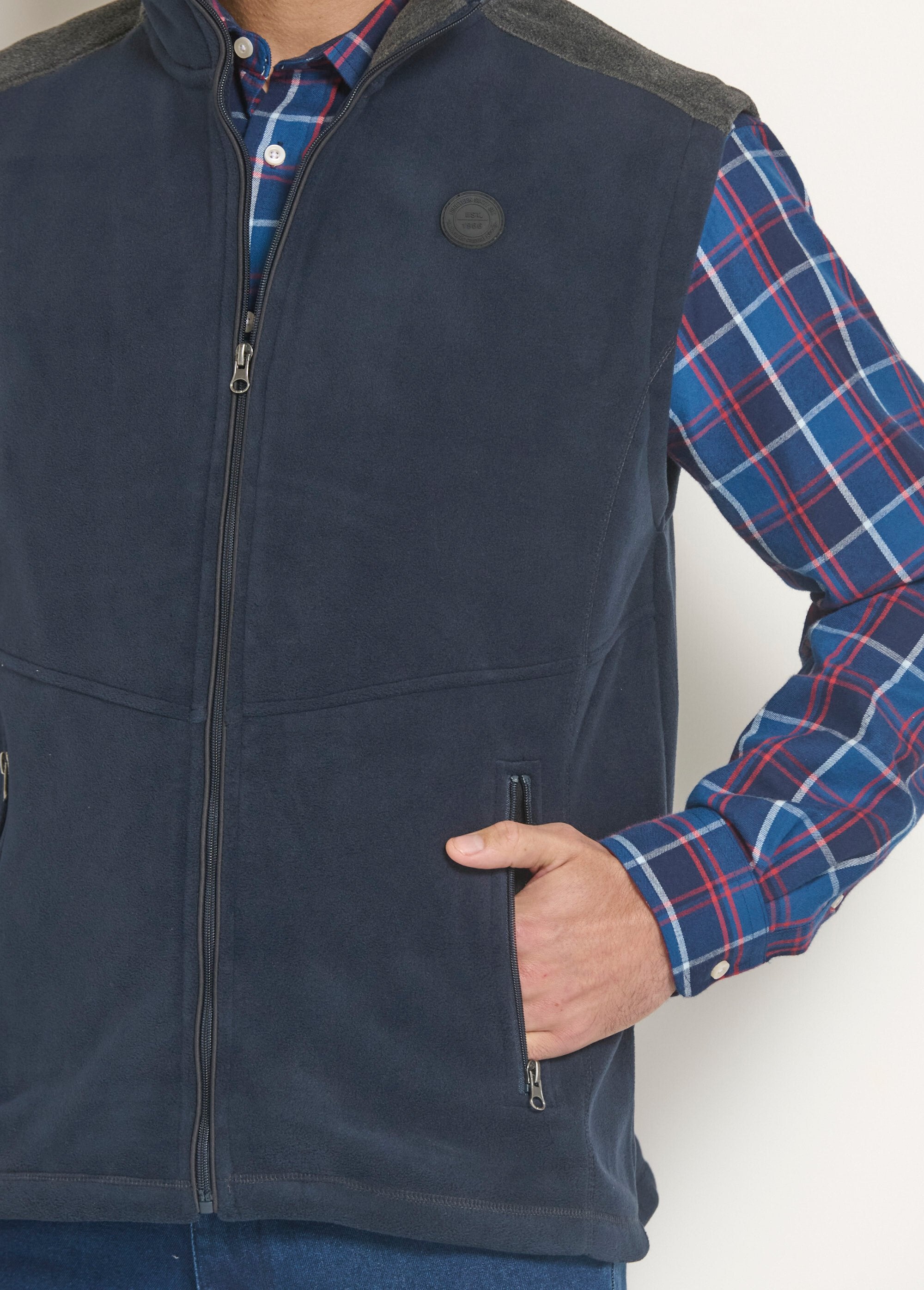 Two-tone_fleece_sleeveless_jacket_Marine_DE2_slim