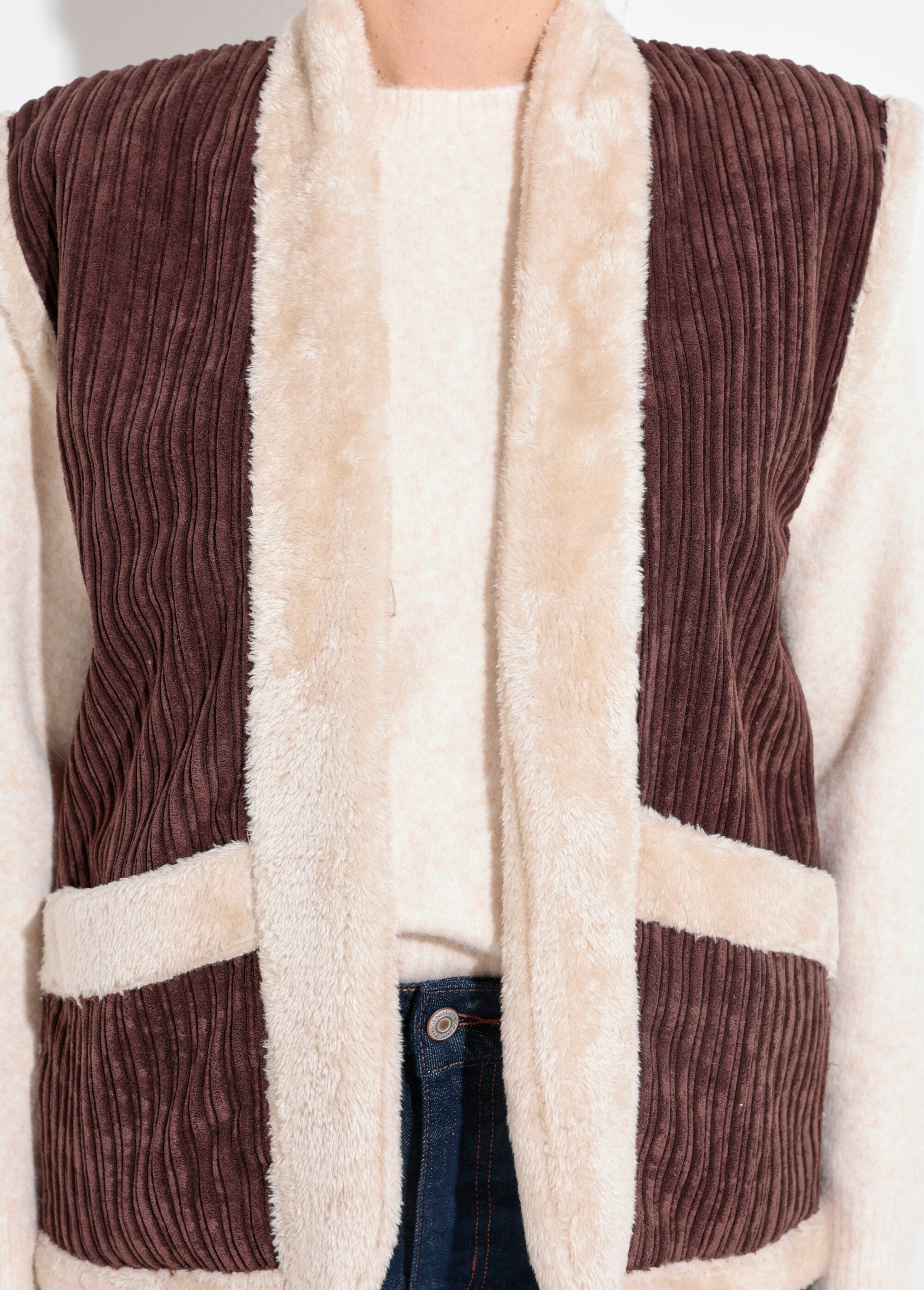 Sleeveless_velvet_and_fur_jacket_Brown_DE1_slim