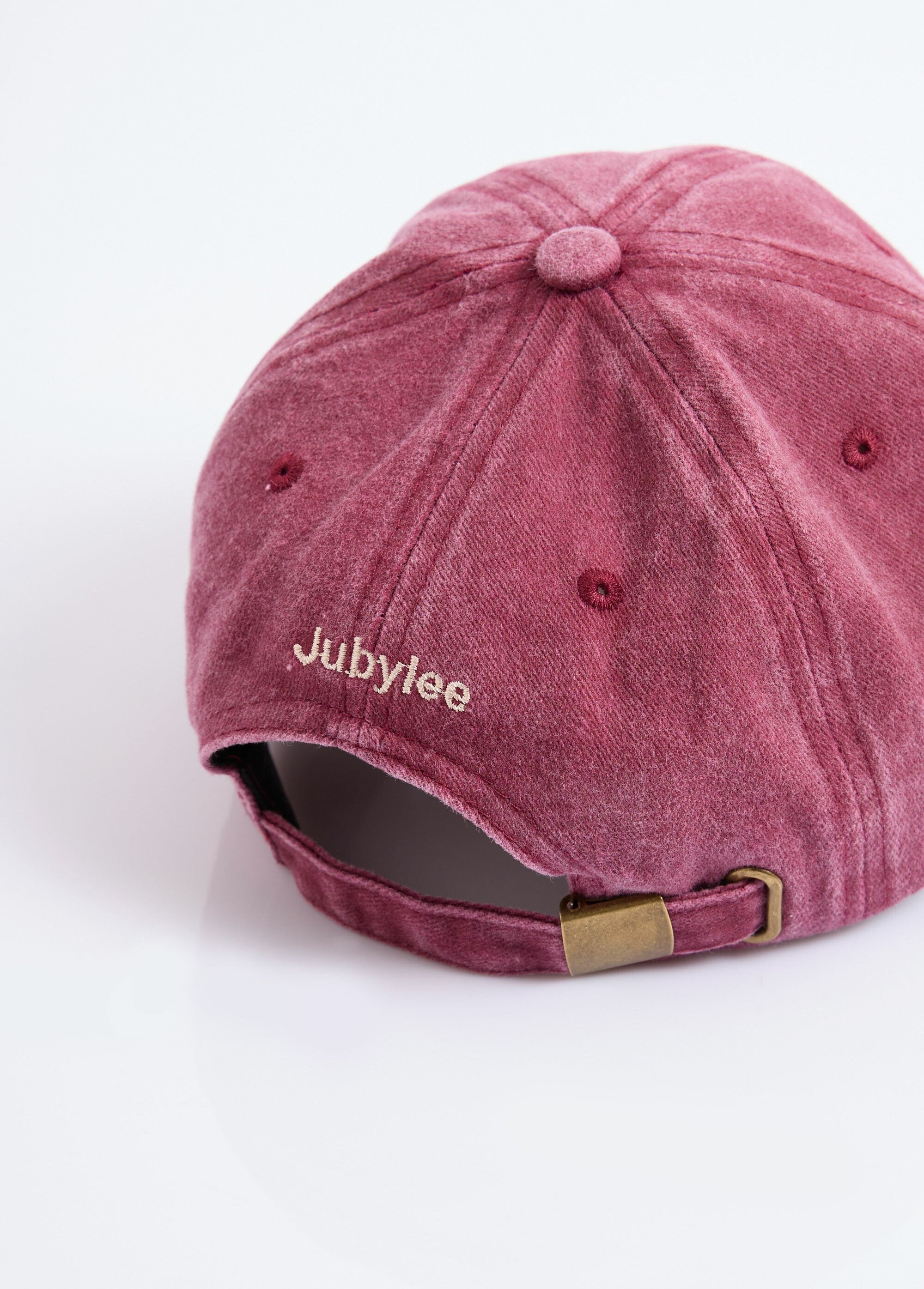 Used_denim_cap_with_heart_embroidery_Bordeaux_DE1_slim