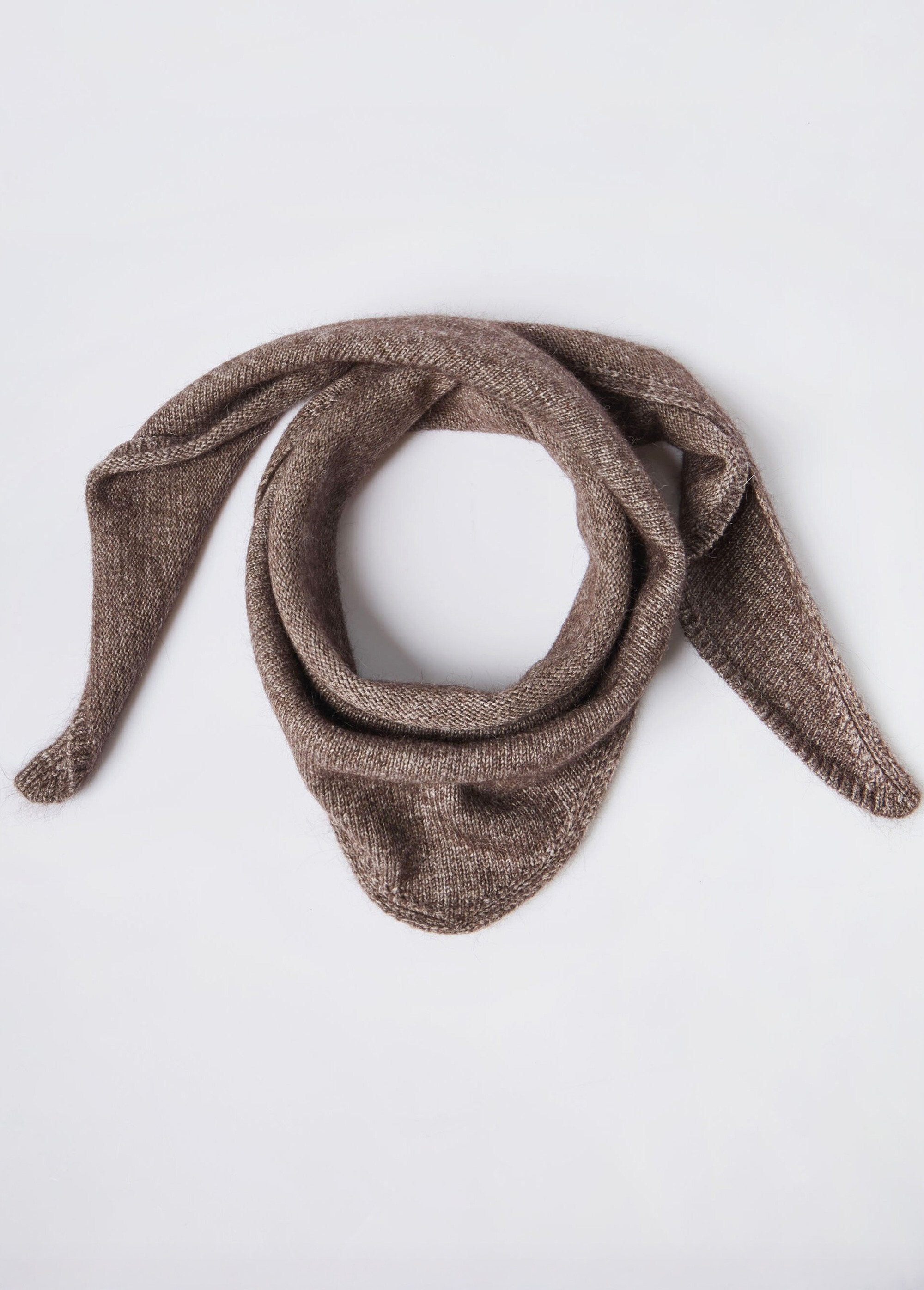 Warm_triangular_scarf_with_wool_Brown_FA1_slim