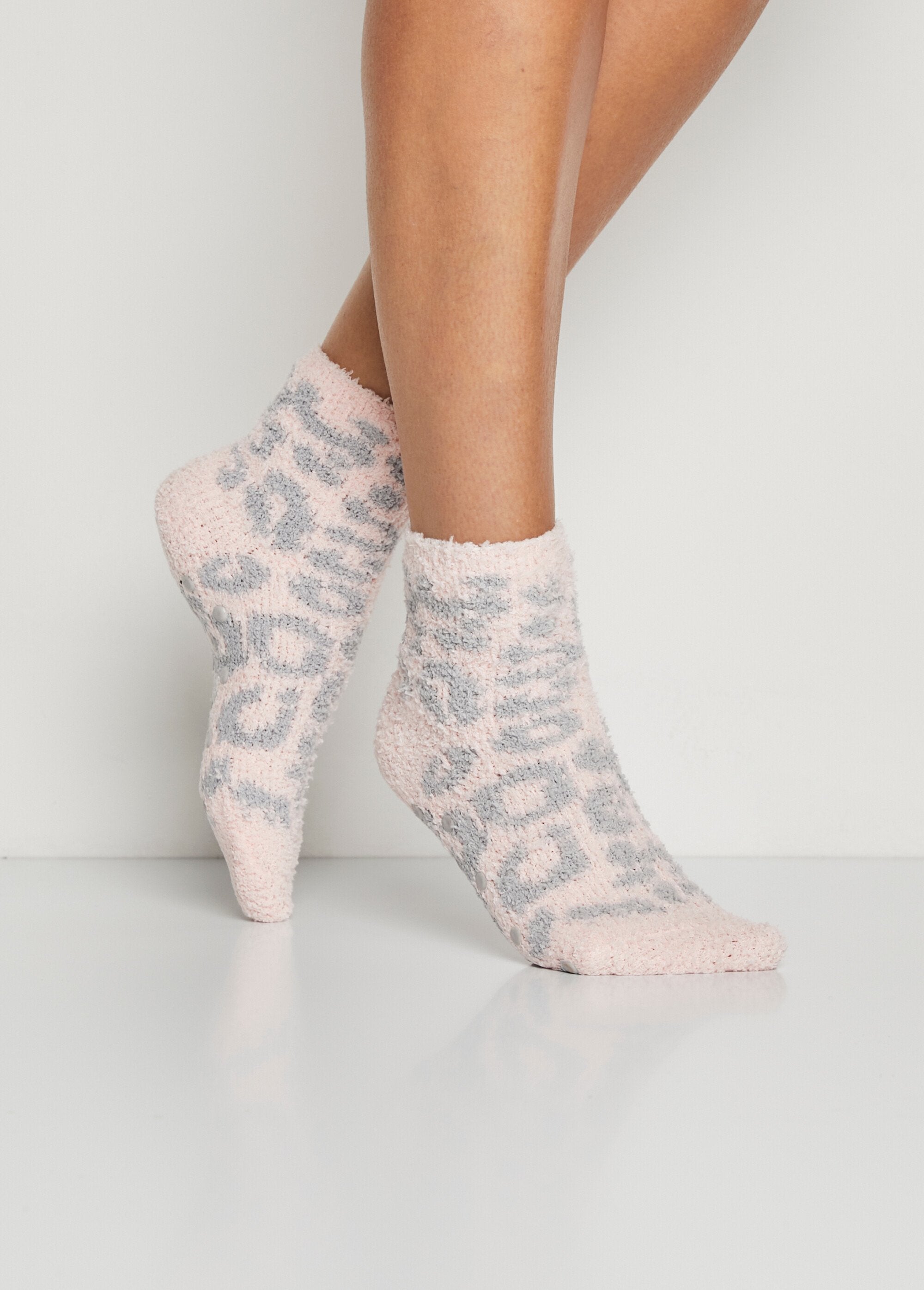 Soft_non-slip_socks_Assorted_gray_lot_2_FA1_slim