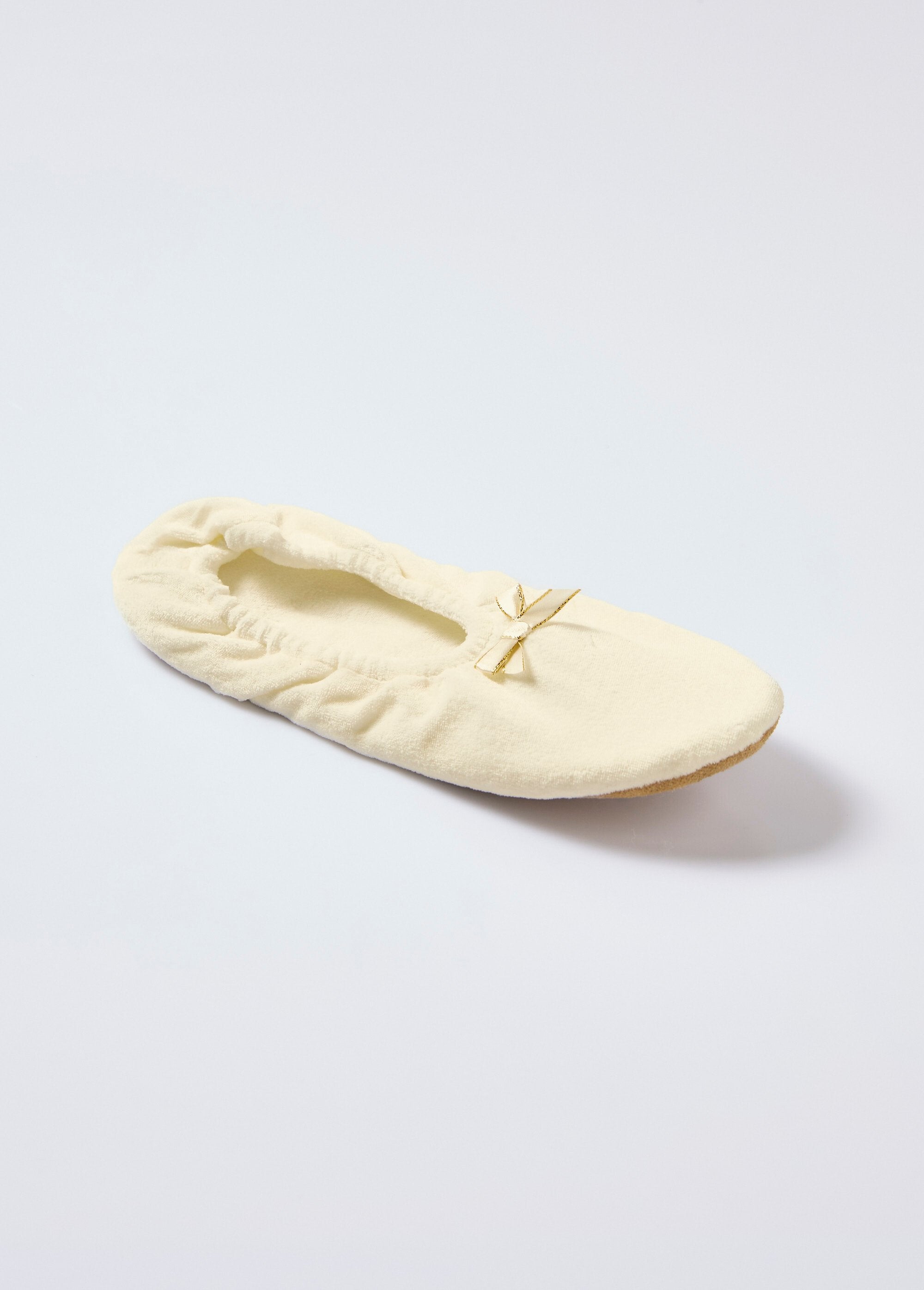 Velvet_ballerina-style_slippers_White_FA1_slim