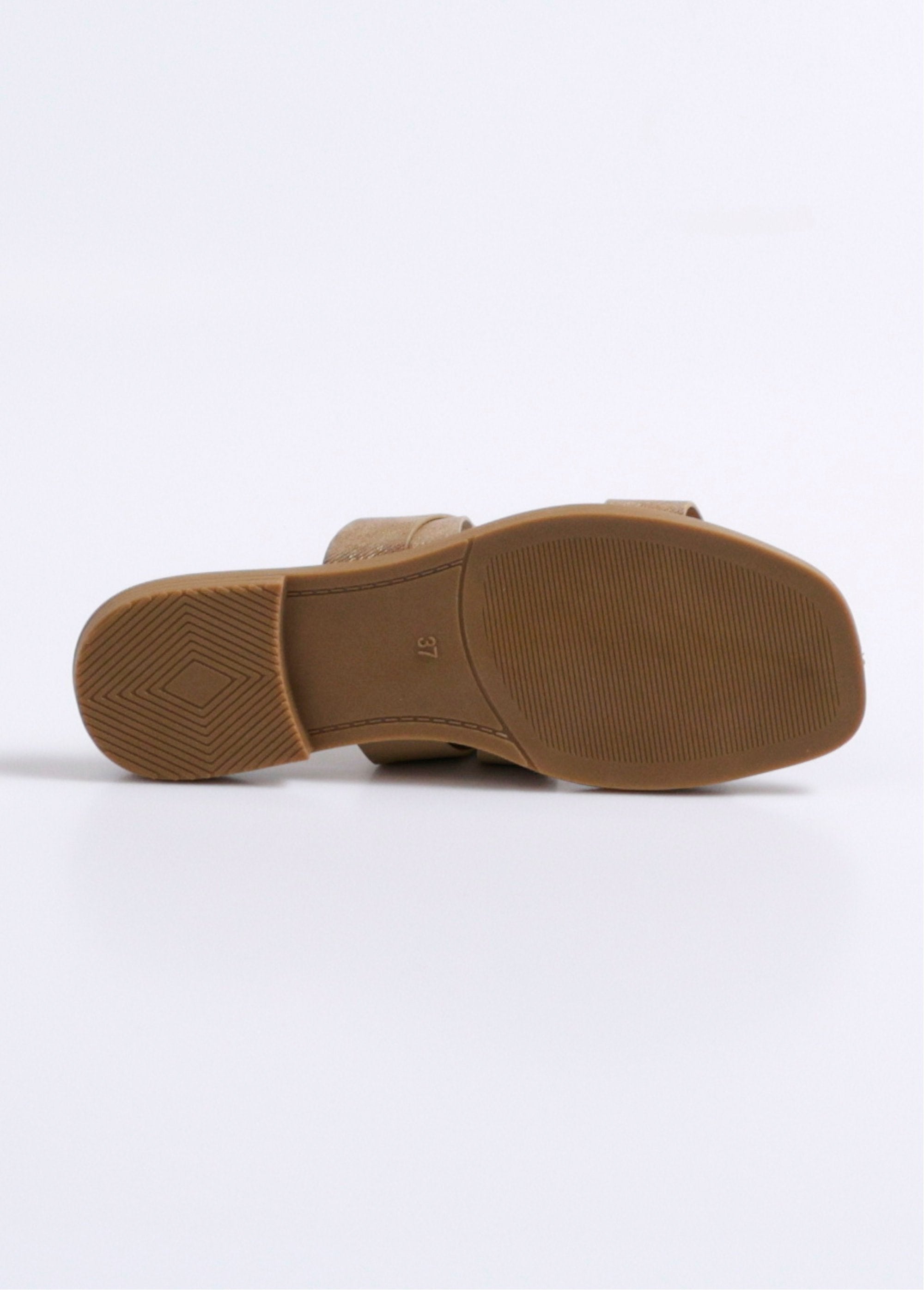 Flat_mules_with_metallic_straps_Mole_UN1_slim