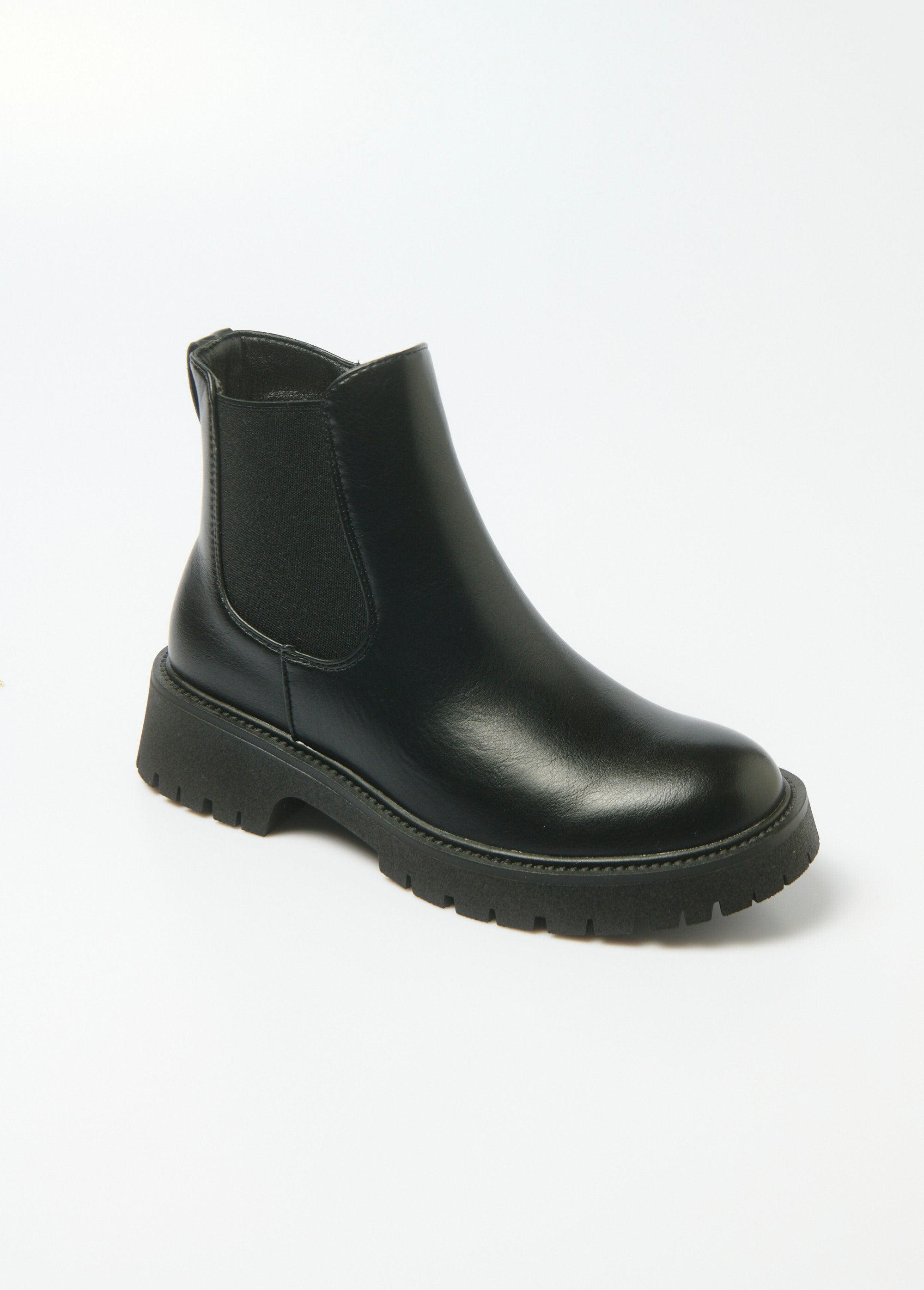 Chelsea_Boots_with_zip_and_thick_lug_sole_Black_FA1_slim