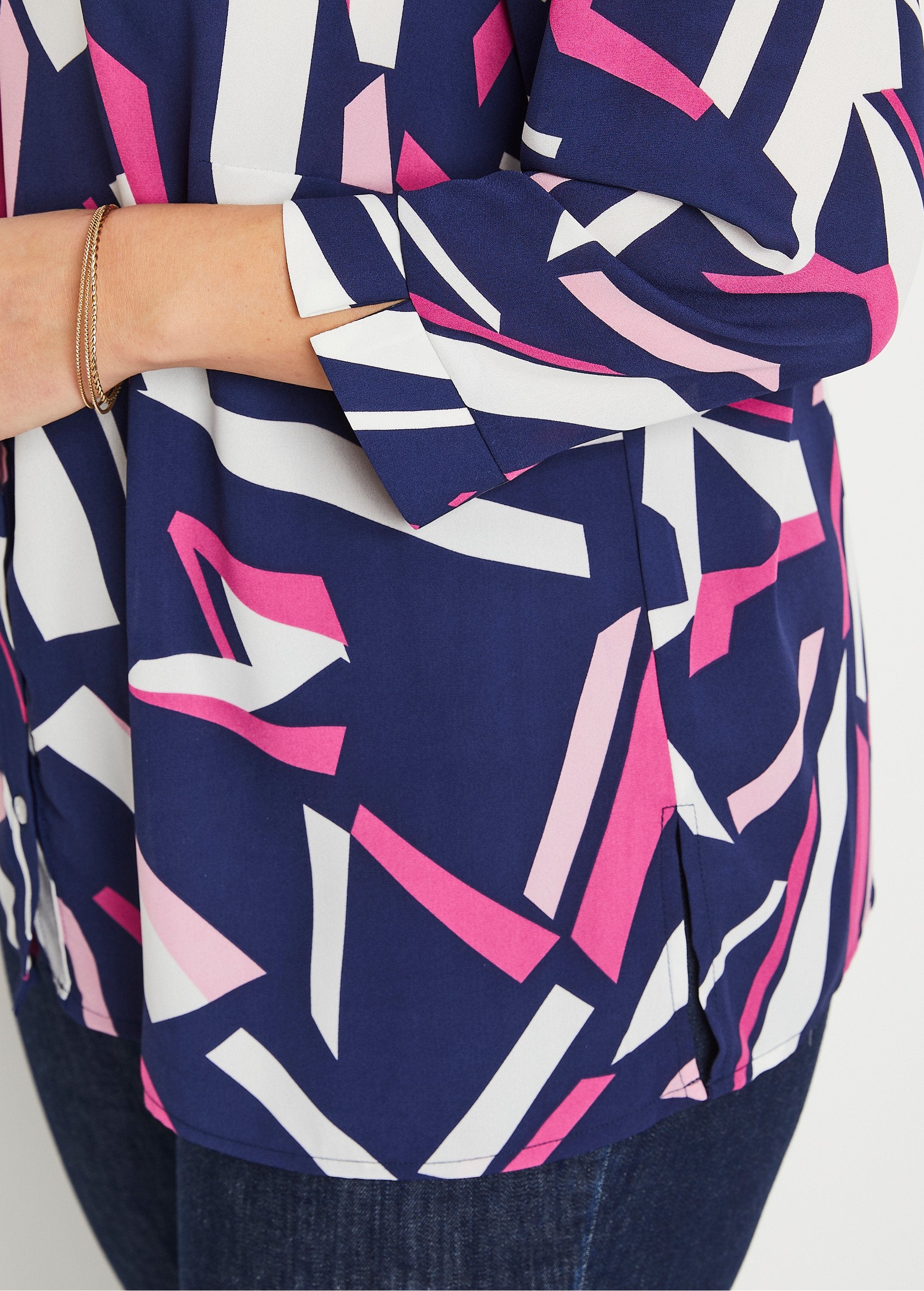 Straight_graphic_blouse_with_3/4_sleeves_Navy_and_fuchsia_DE2_curvy