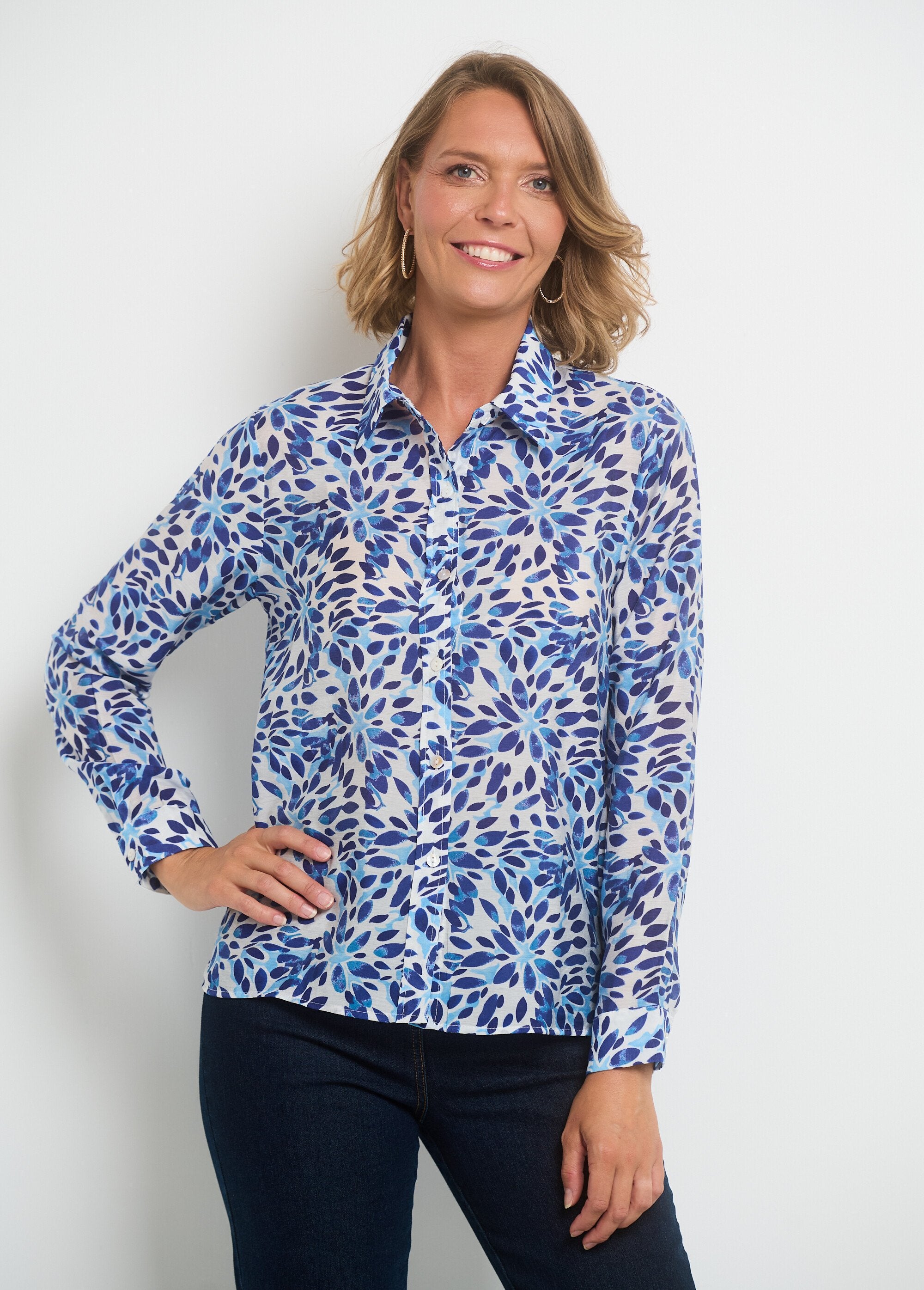 Lightweight_floral_print_blouse_Blue_and_white_FA1_slim