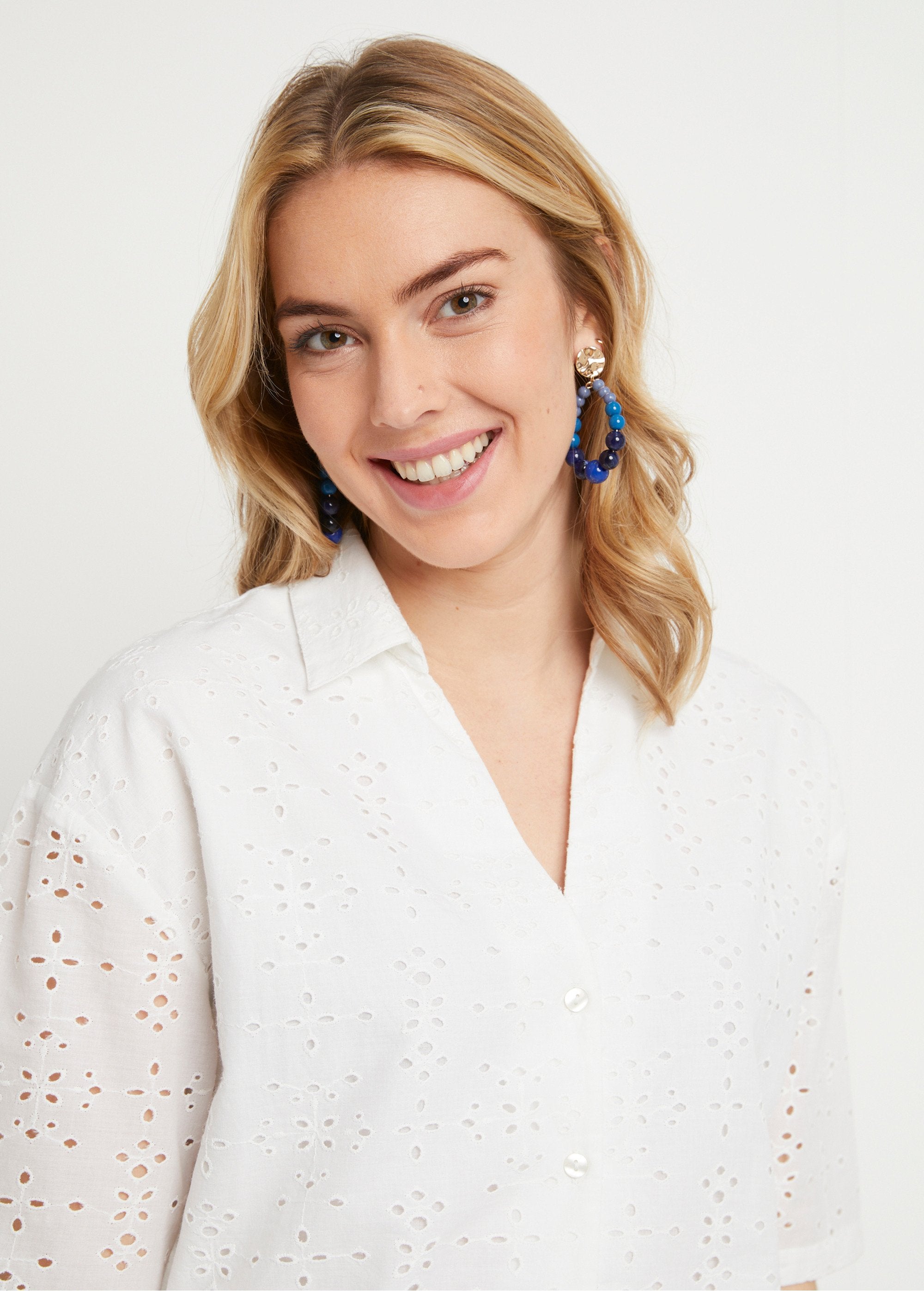 Embroidered_short-sleeved_blouse_White_DE2_slim