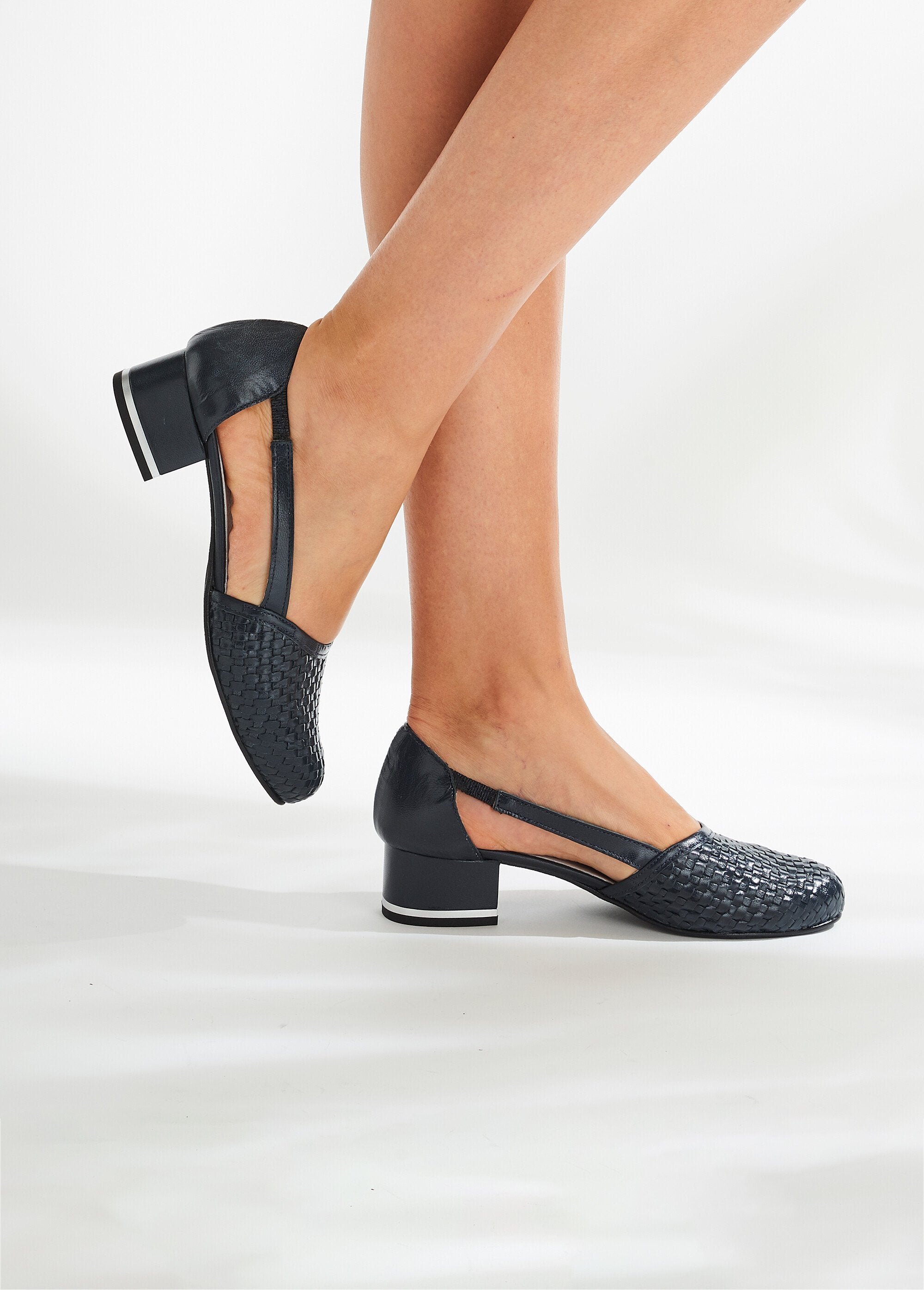 Leather_heeled_pumps_Marine_SF1_slim