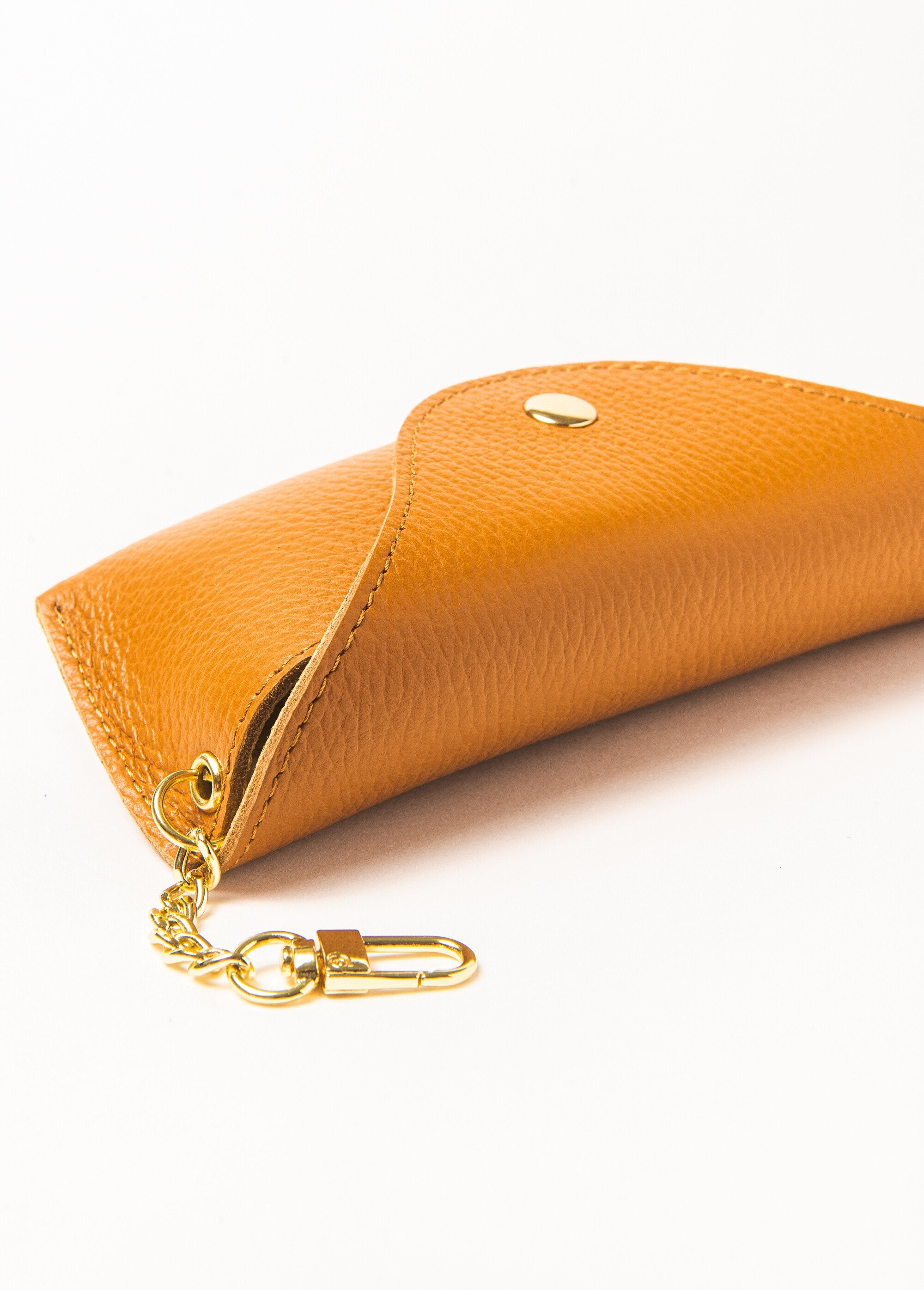 Colored_glasses_case_with_chain_Camel_DE2_slim