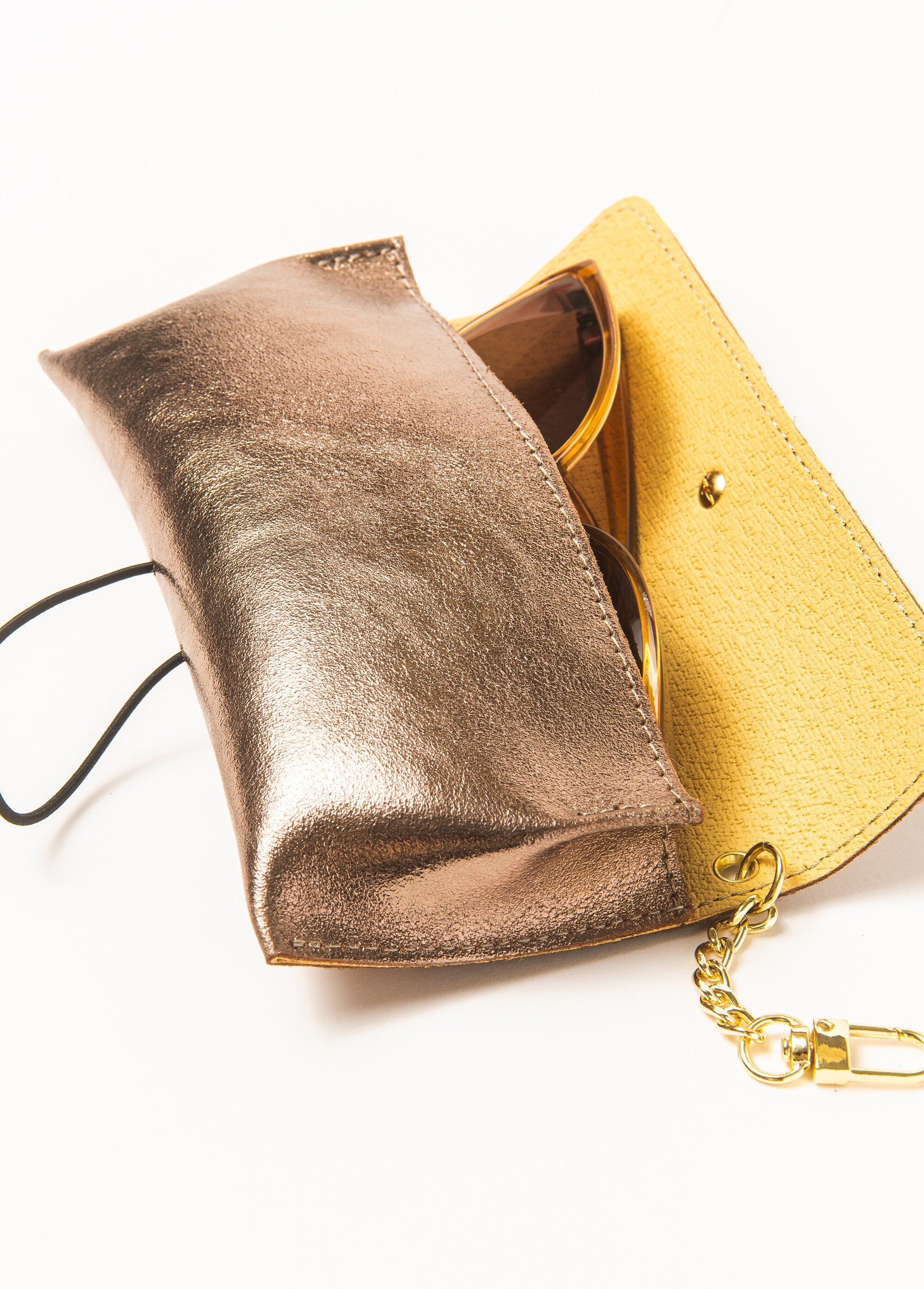 Leather_glasses_case_with_elastic_closure_Bronze_DE1_slim