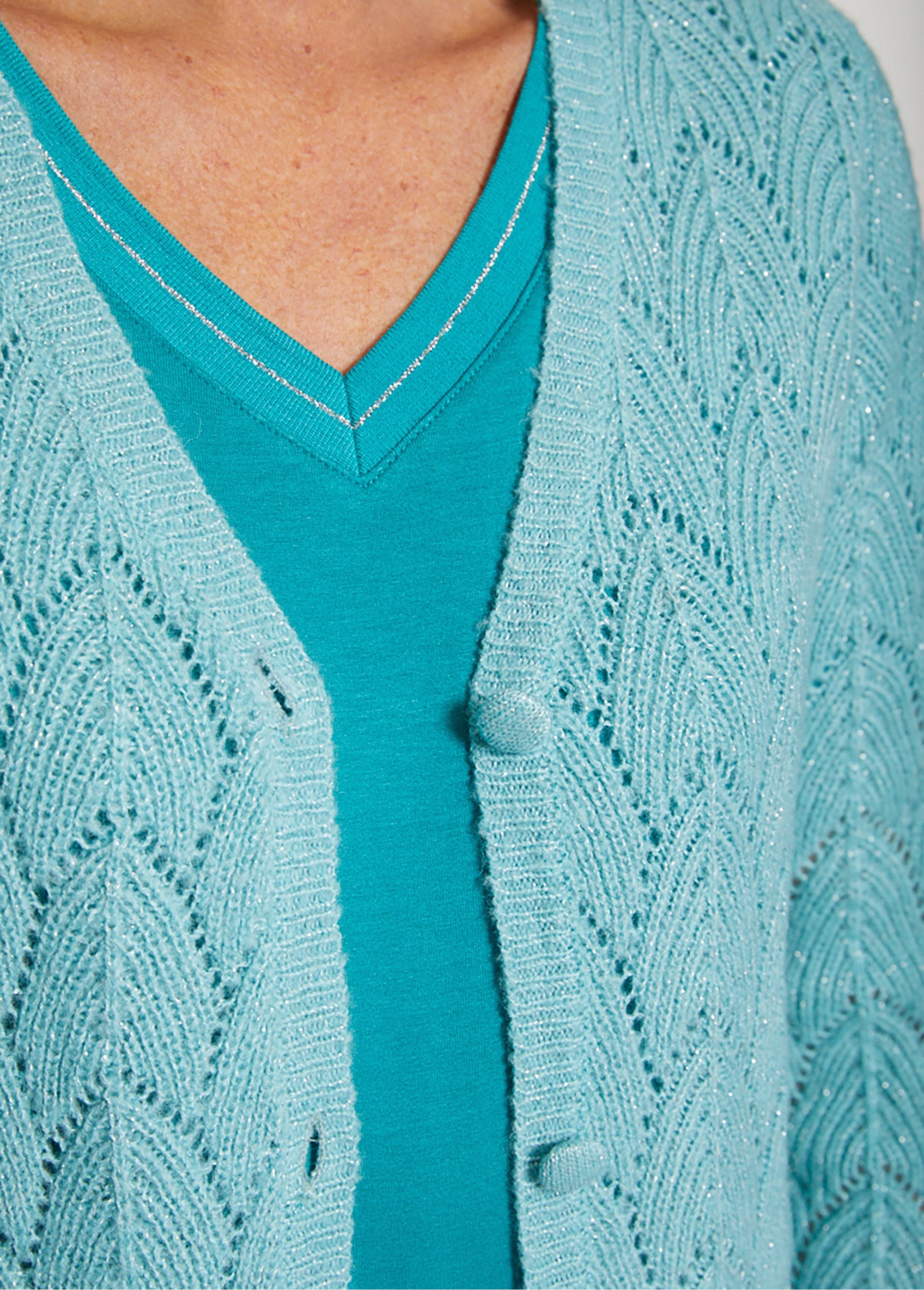 Buttoned_vest_with_recycled_fibers_Aqua_DE2_slim