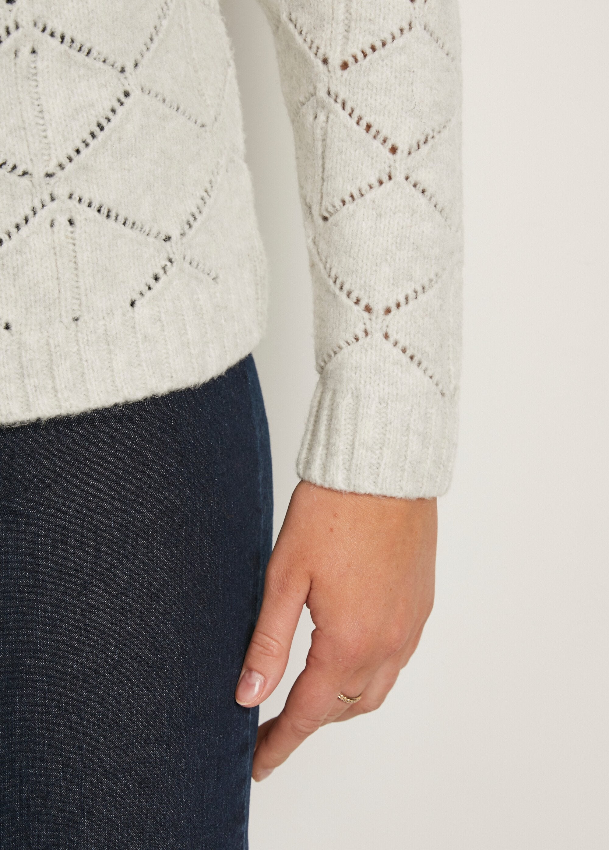 Short_openwork_V-neck_buttoned_cardigan,_plain_Gray_DE2_slim