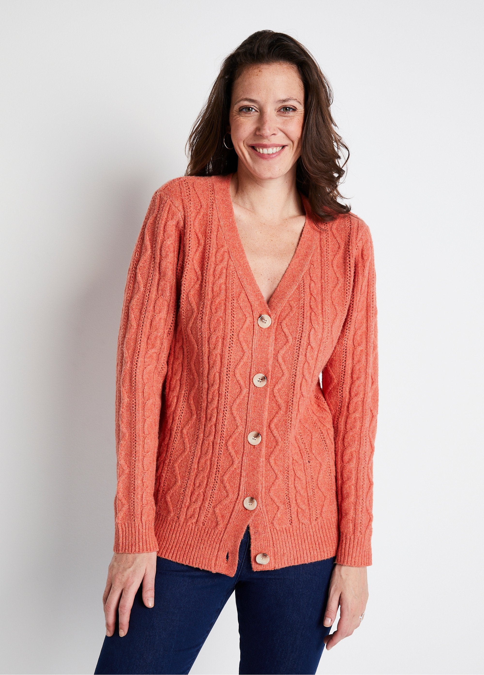 Short_buttoned_V-neck_cable_knit_cardigan_Tomette_FA1_slim