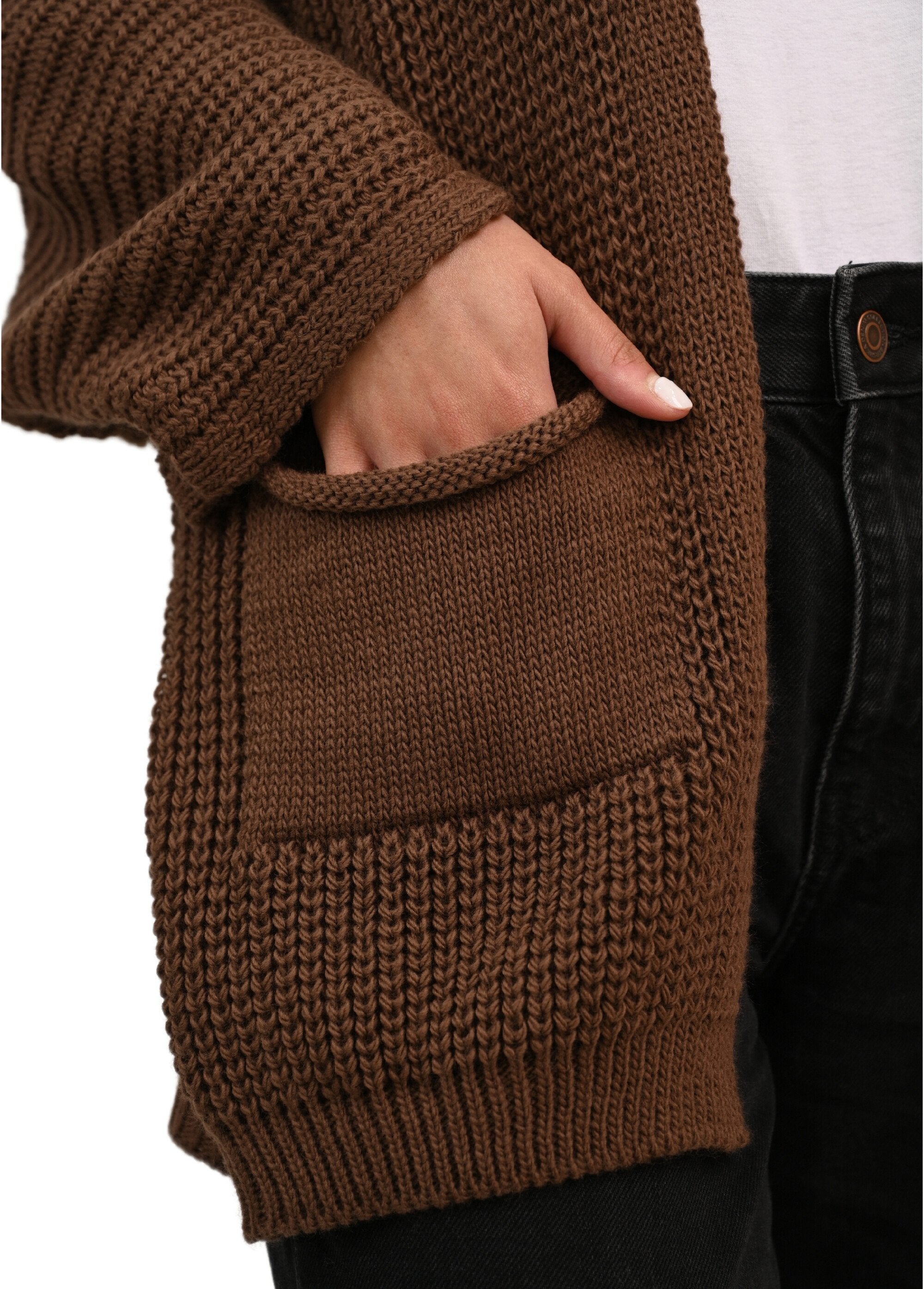 Long_knitted_vest_with_patch_pockets_Brown_DE1_slim